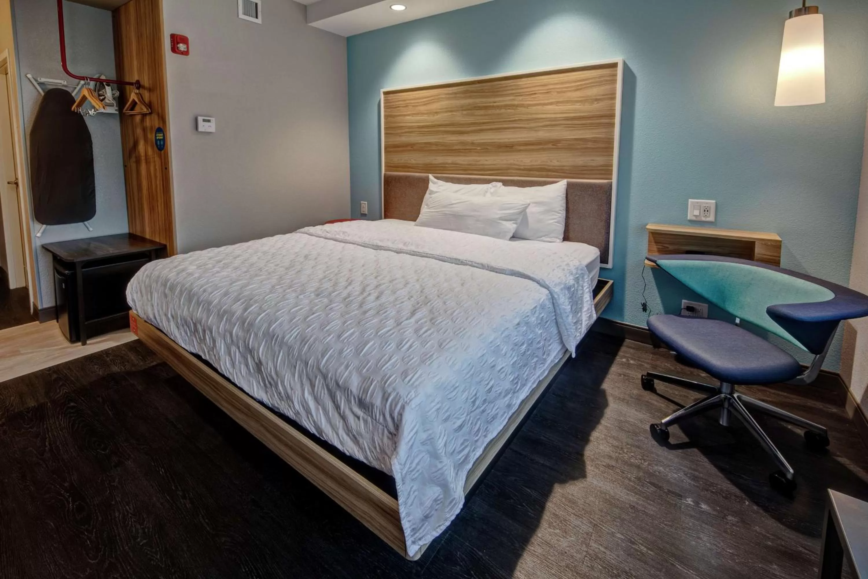 Bed in Tru By Hilton Roanoke Hollins