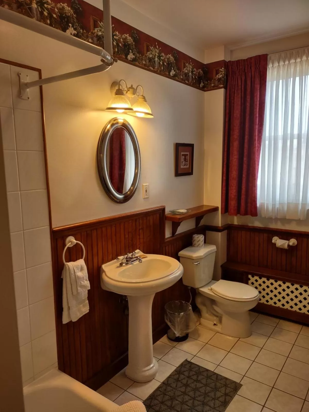 Toilet, Bathroom in The King George Inn