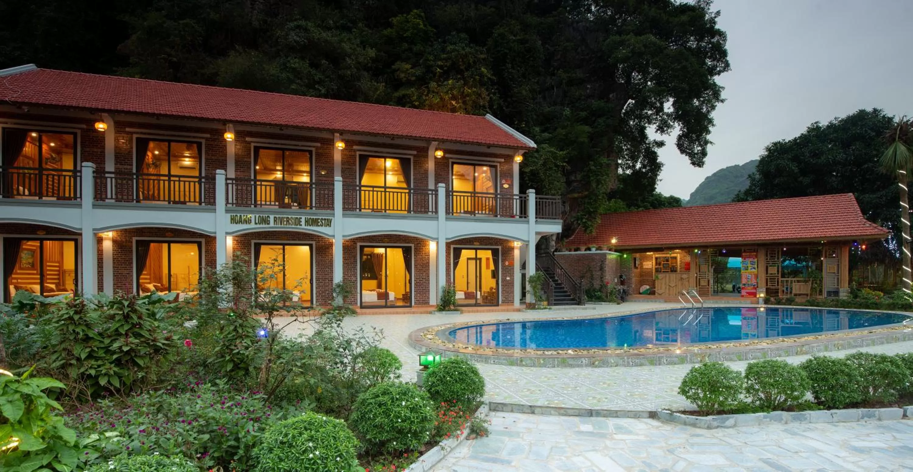 HoangLong Riverside Homestay