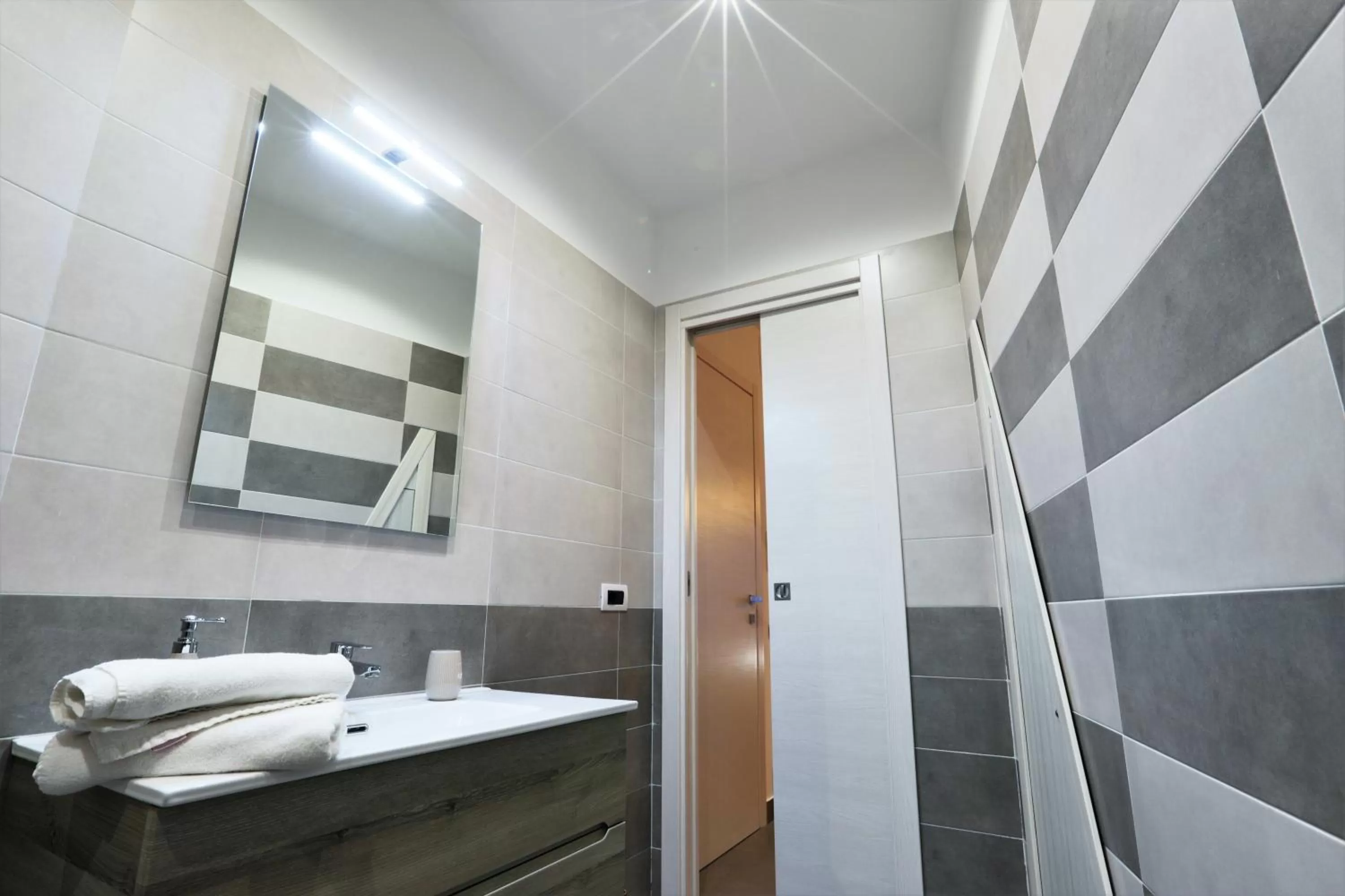 Bathroom in Napoli Vesuvio Apartments by Dimorra