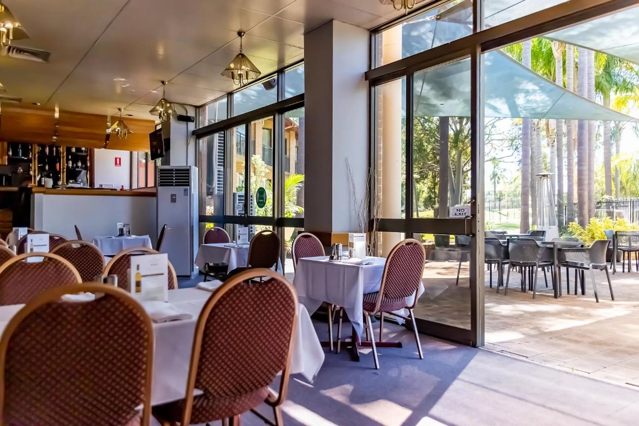 Restaurant/places to eat in Charbonnier Motor Inn