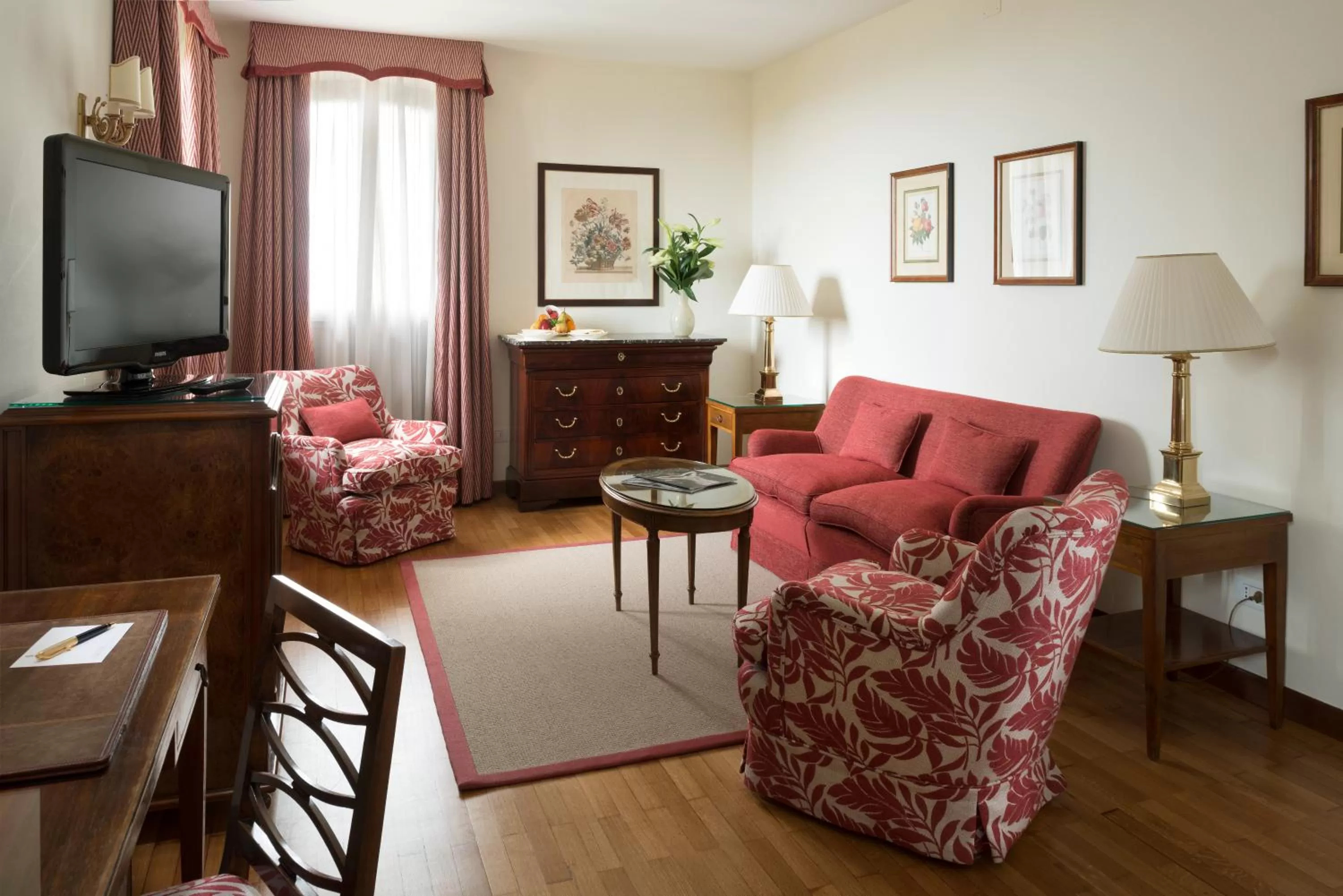 Seating area in Hotel Villa Cipriani