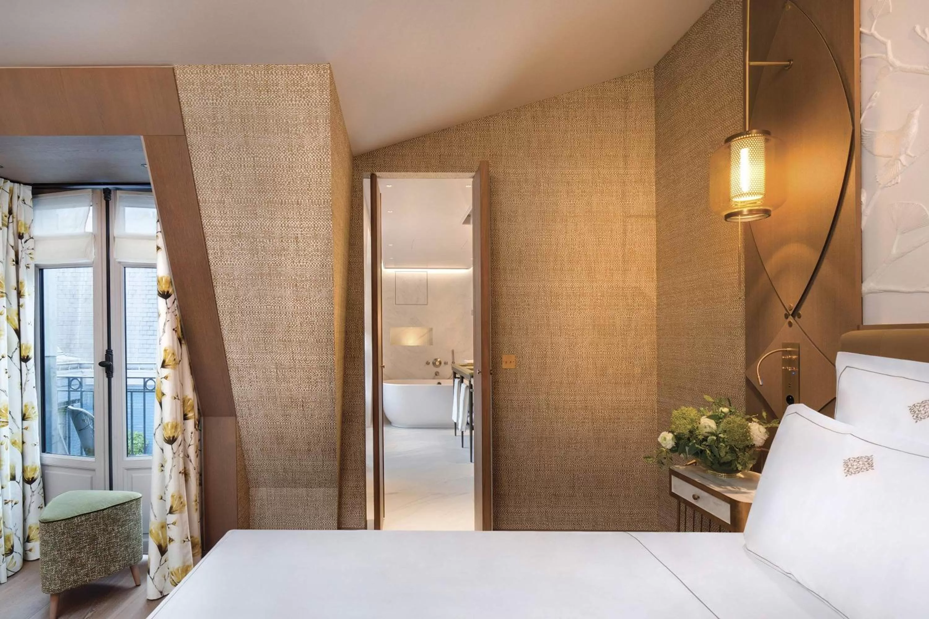 Photo of the whole room, Bed in La Demeure Montaigne