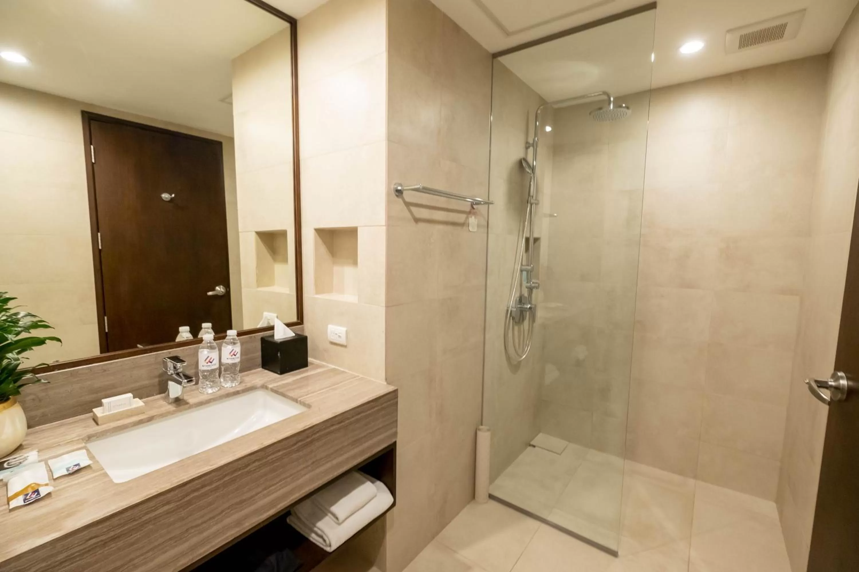 Shower in Wynwood Hotel