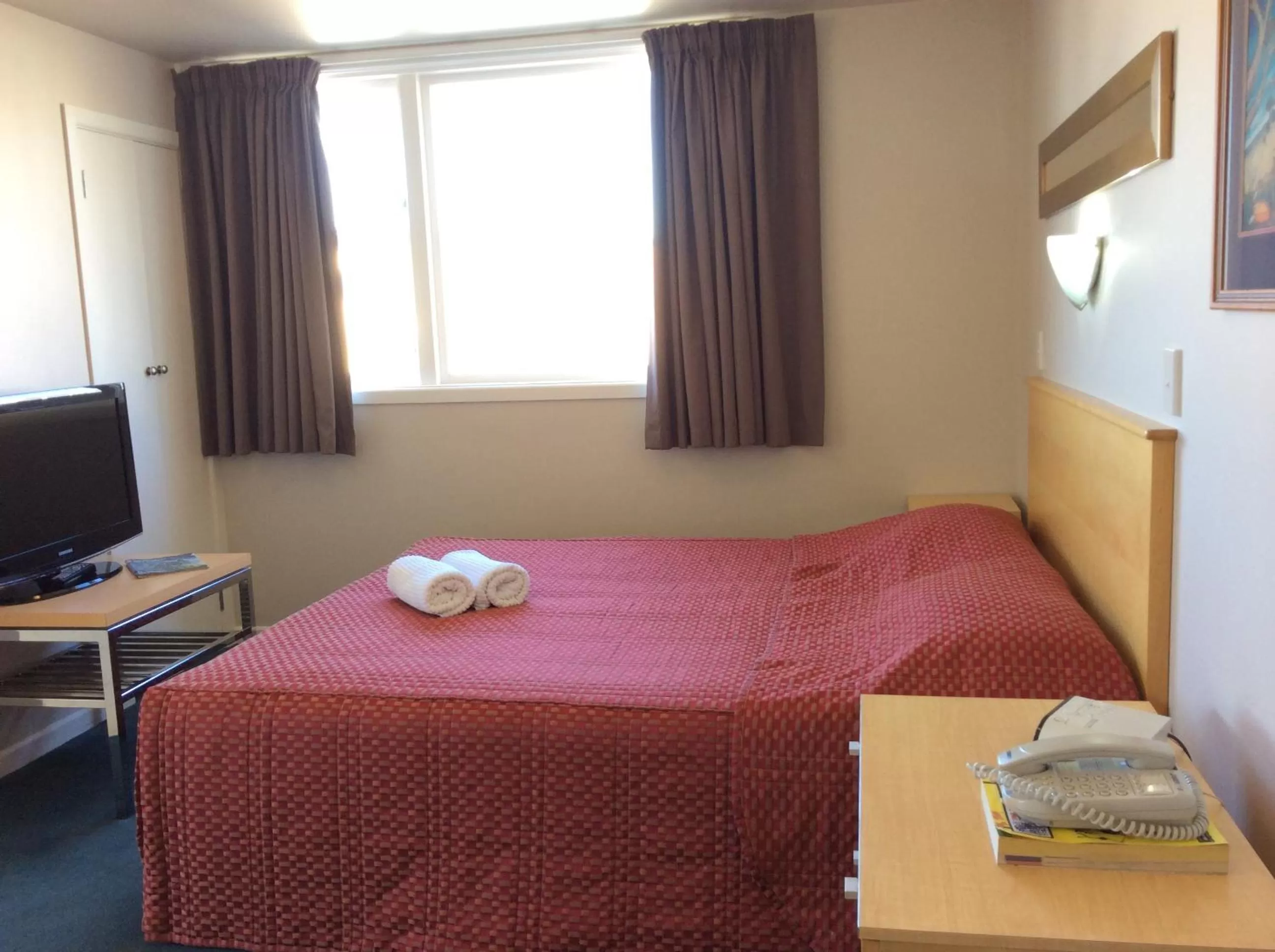 Standard One-Bedroom Apartment in Capital View Motor Inn - Free Parking