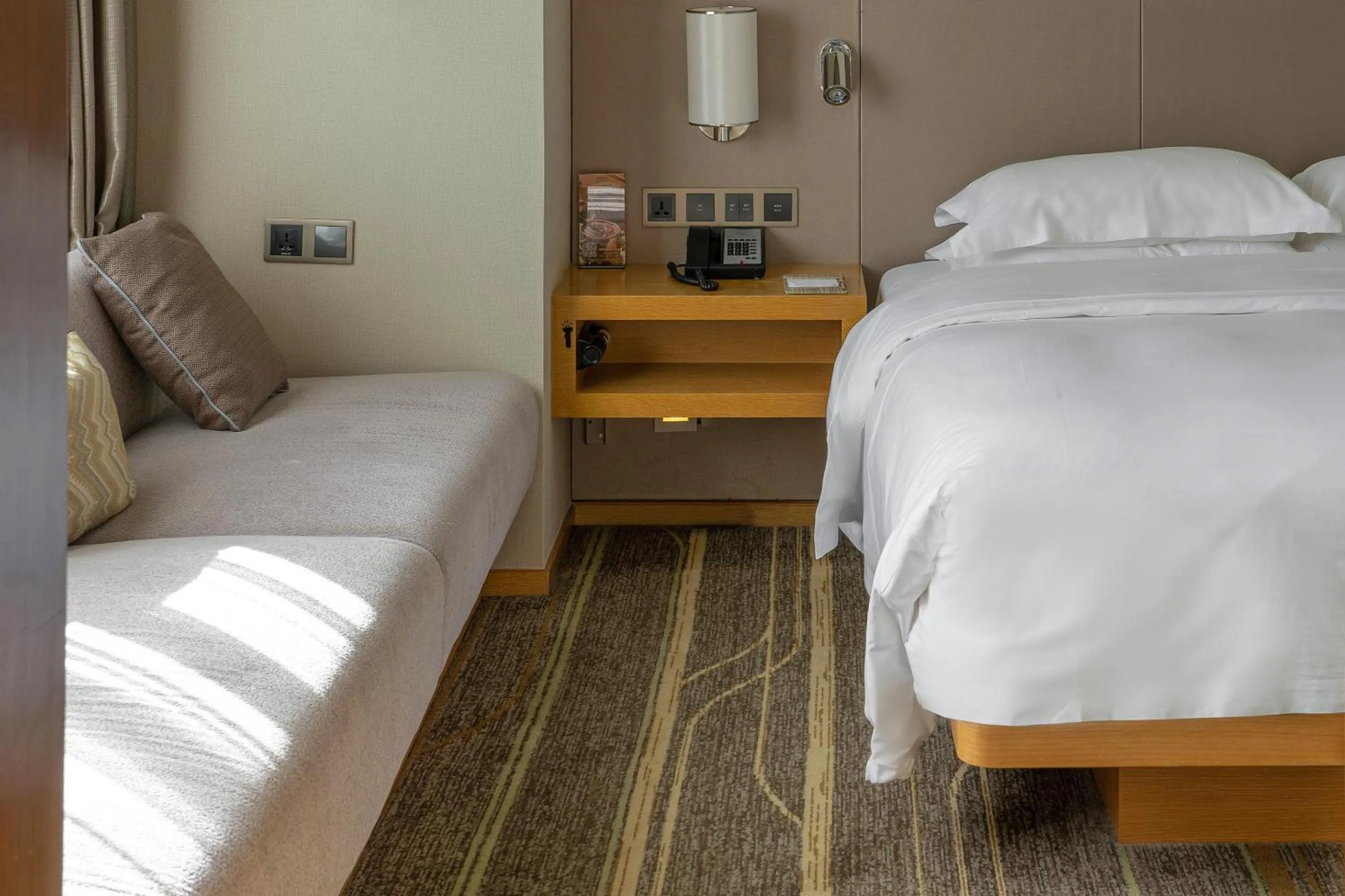 Bedroom, Bed in Hilton Garden Inn Lijiang