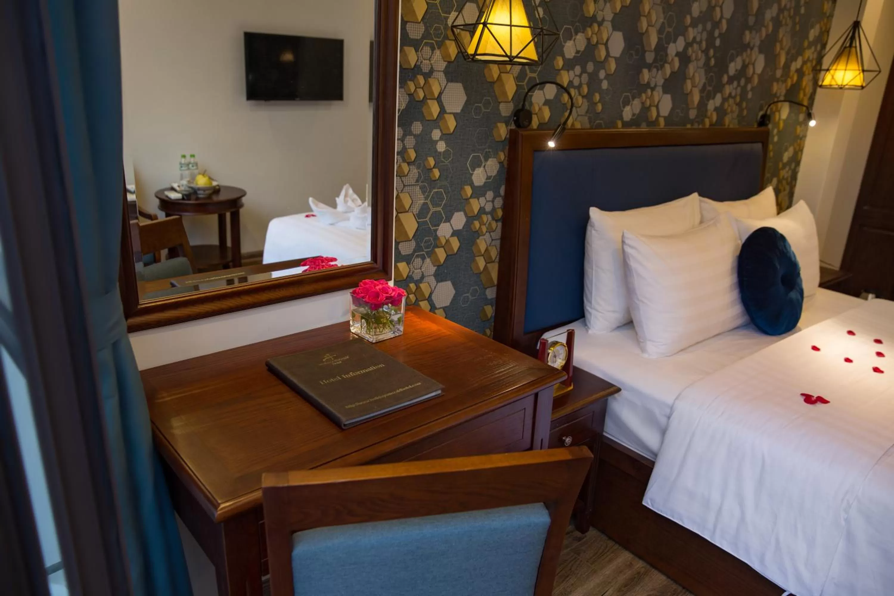 Seating area, Bed in Holiday Emerald Hotel