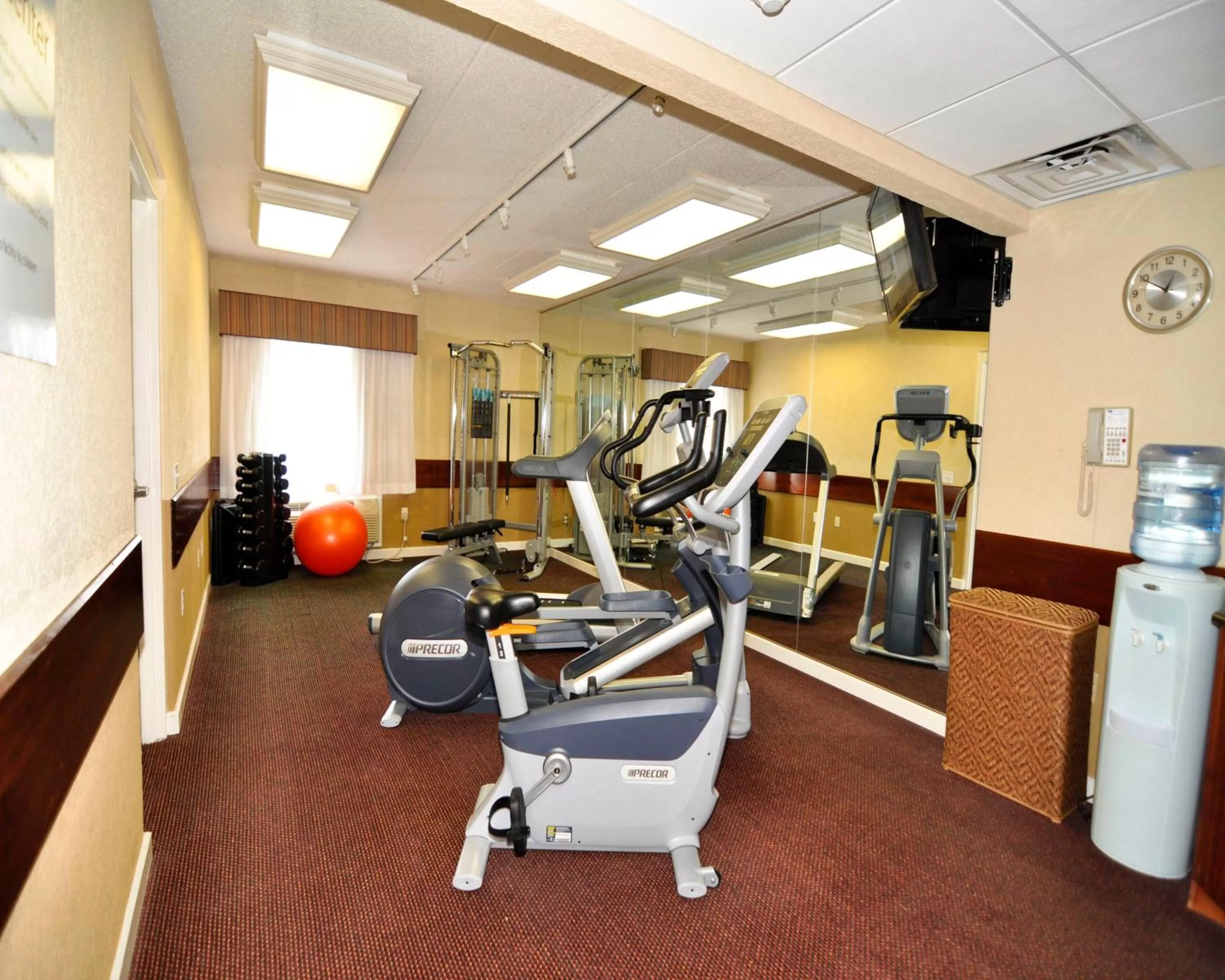 Fitness centre/facilities in Holiday Inn Express Hotel & Suites Port Clinton-Catawba Island by IHG