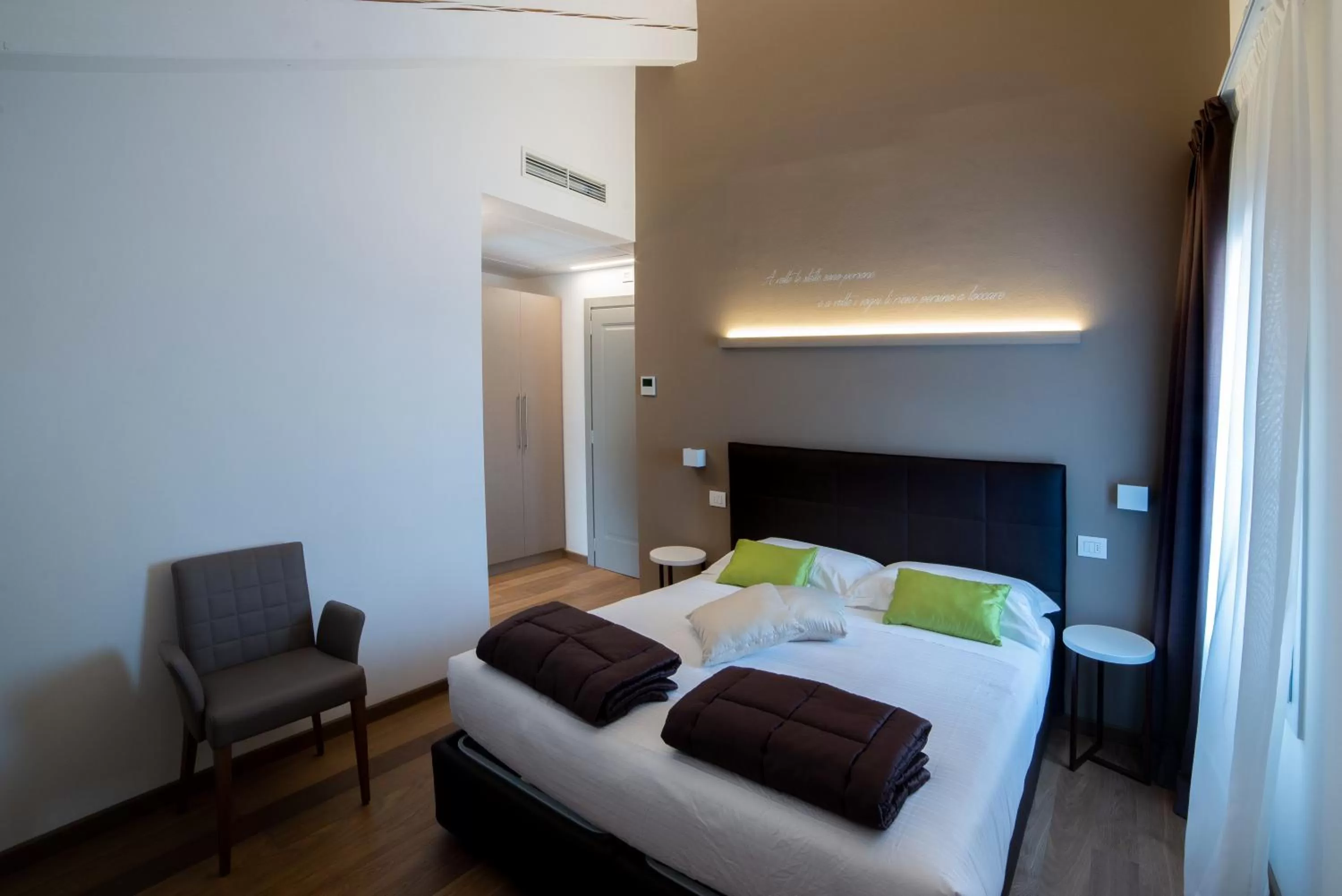 Photo of the whole room, Bed in K-Farm