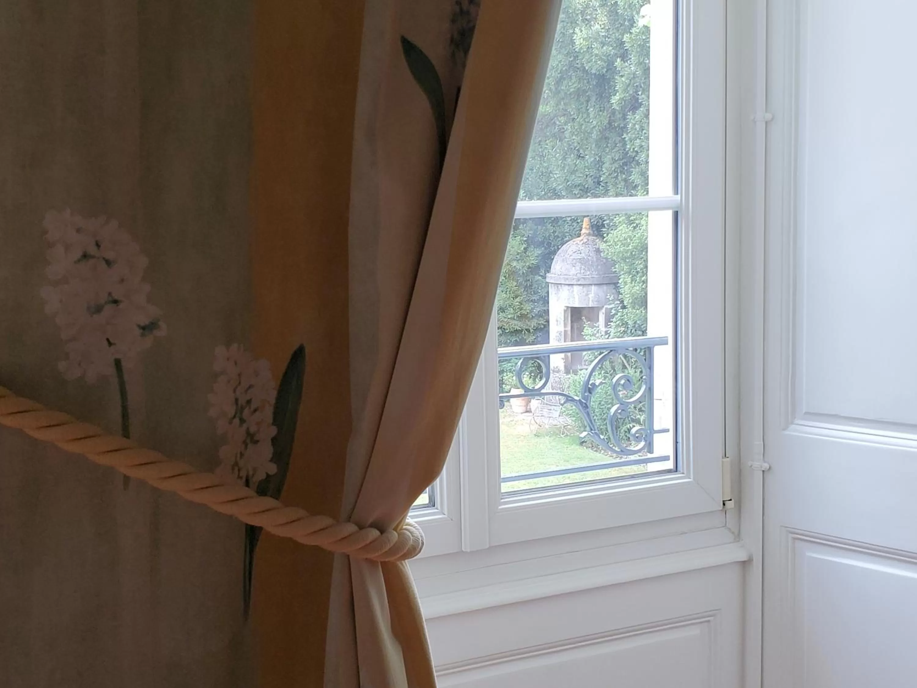 Garden view, View in Logis des Tourelles