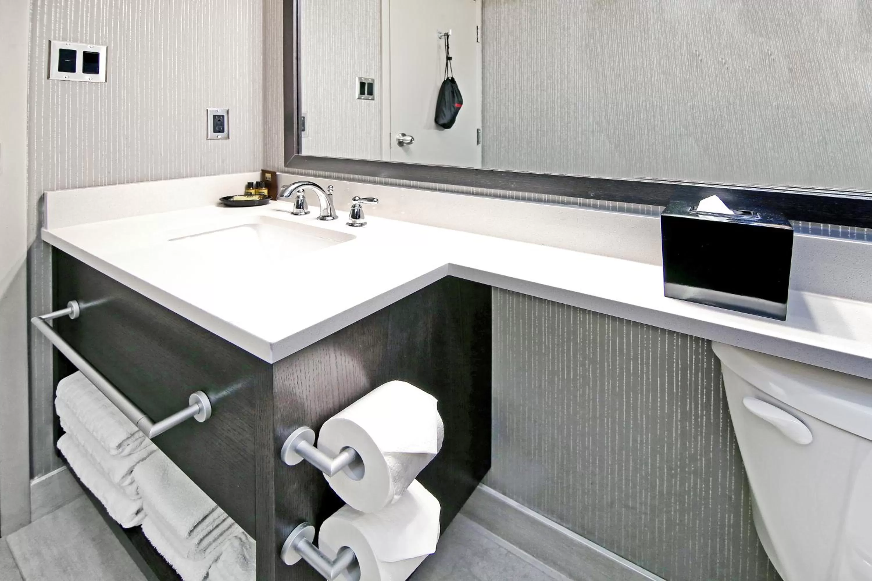 Bathroom in Best Western Plus Banff International Lodge