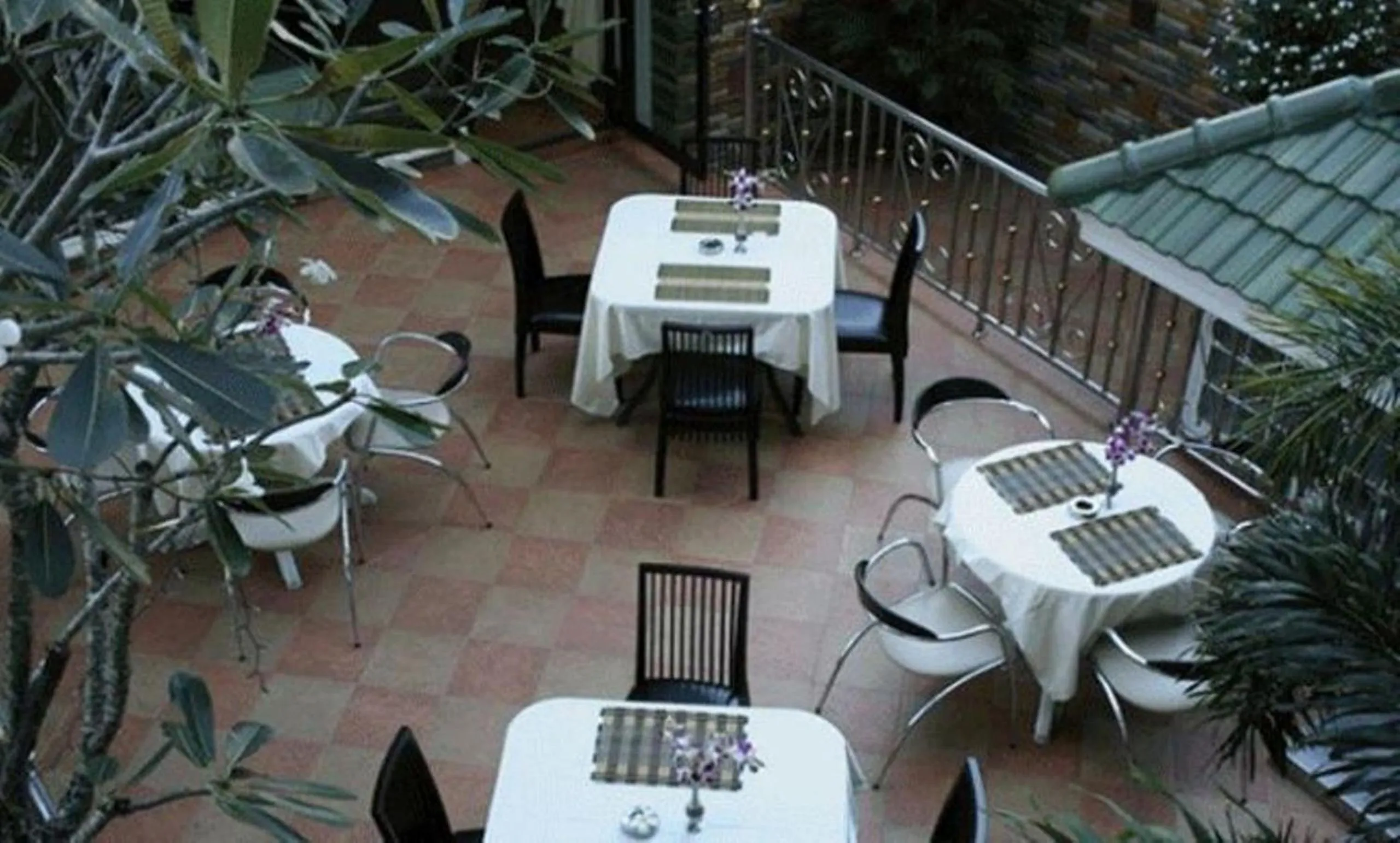 Restaurant/Places to Eat in Selina Place