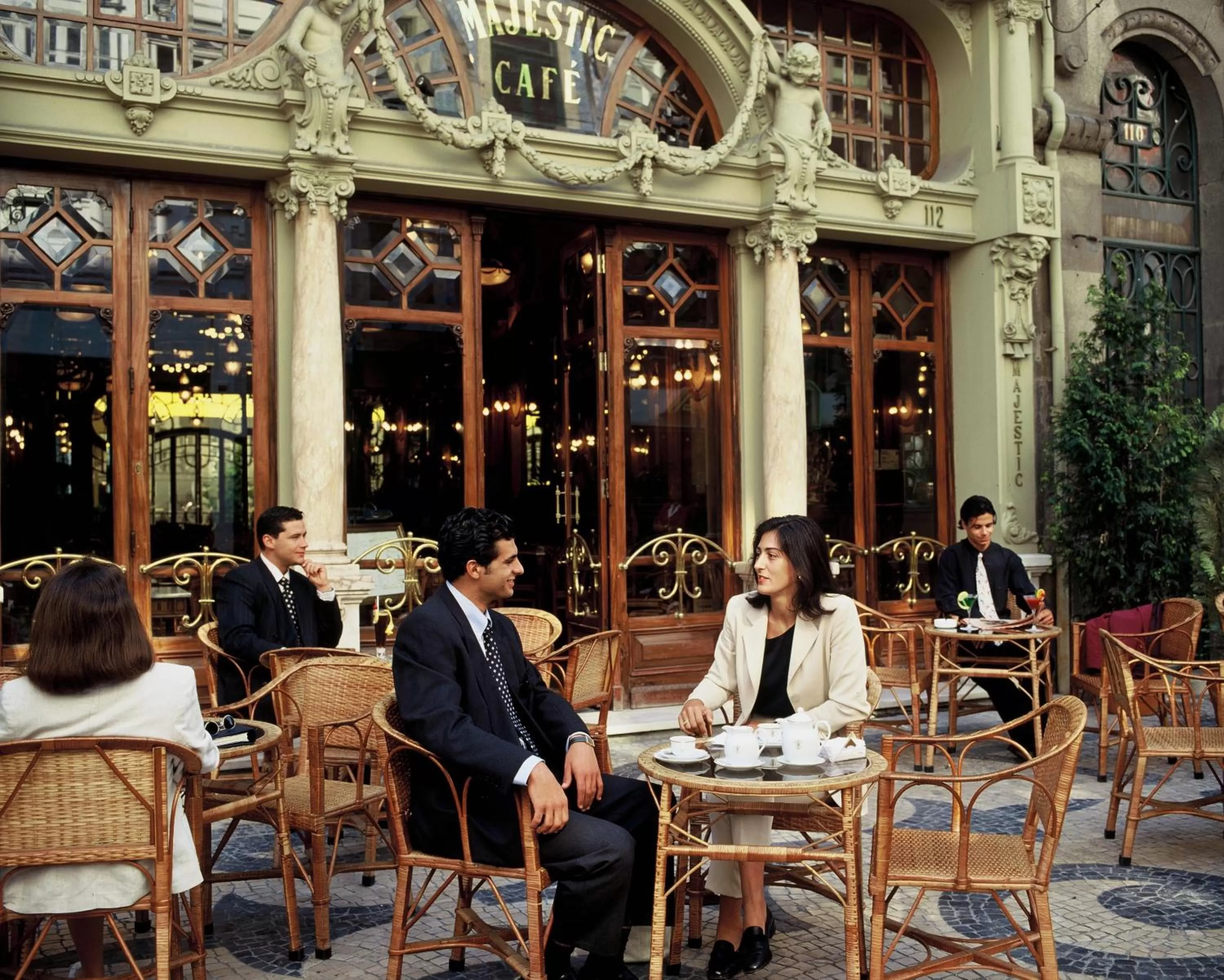 Nearby landmark, Restaurant/Places to Eat in Hotel Aliados