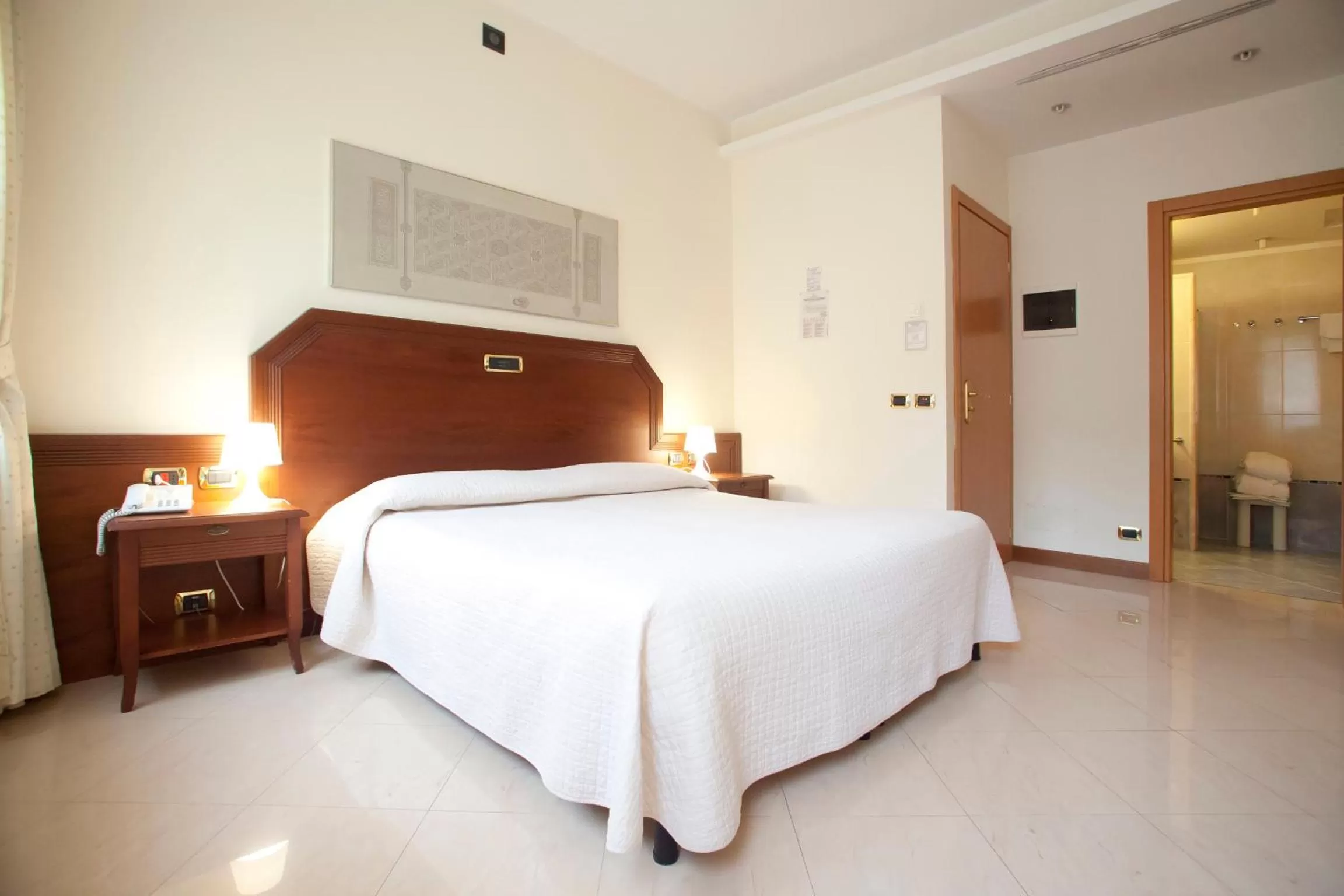 Photo of the whole room, Bed in Euroterme