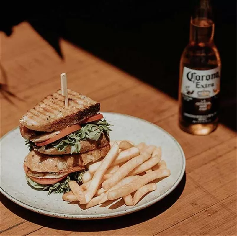 Restaurant/places to eat in Amaroo Park