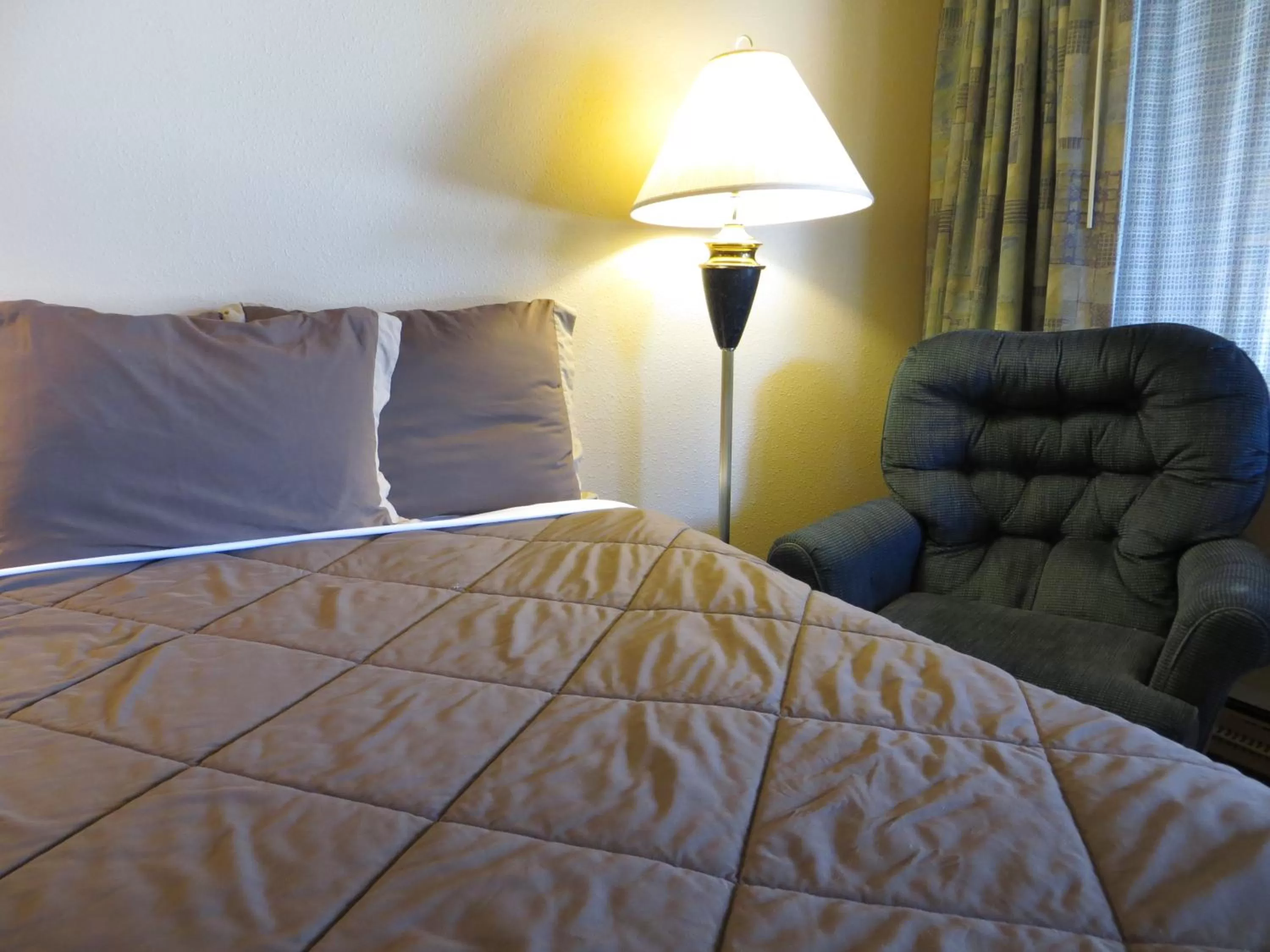 Seating area, Bed in Jailhouse Motel and Casino