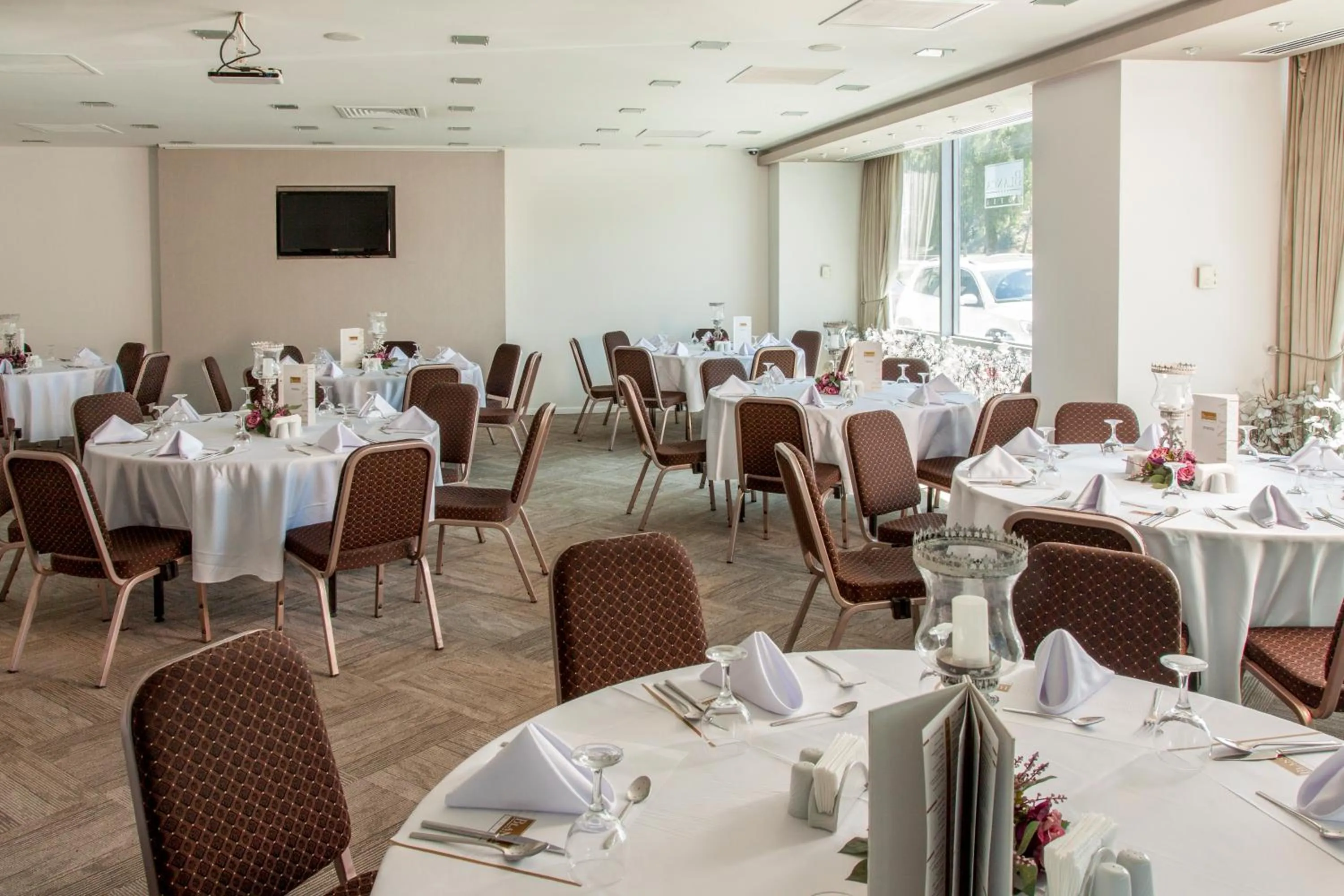 Restaurant/places to eat in Blanca Hotel