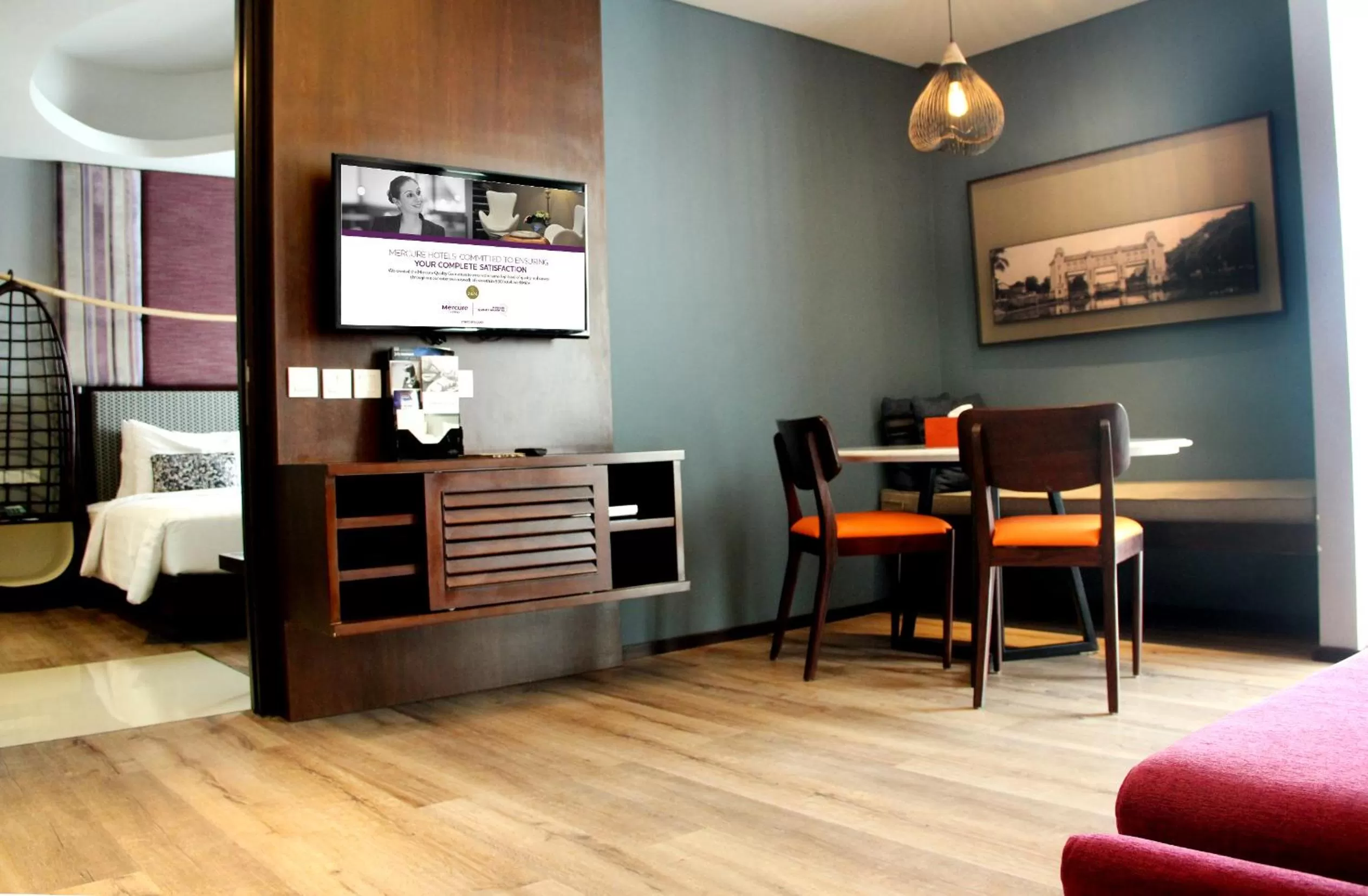 Living room, Bed in Mercure Surabaya Grand Mirama