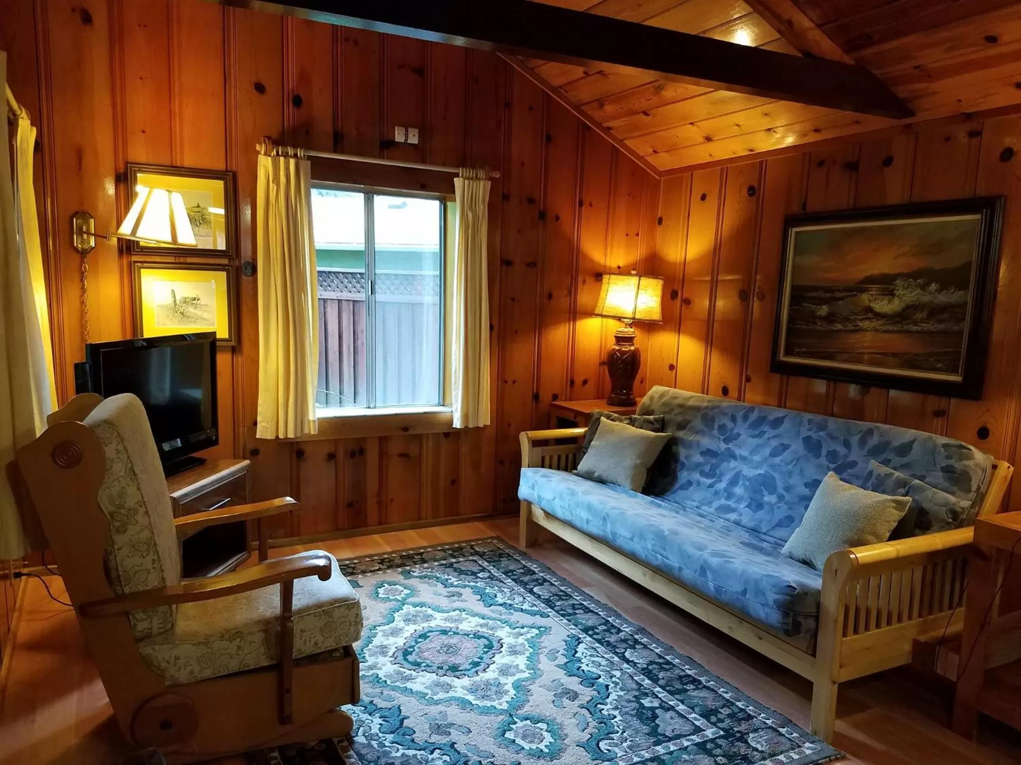 Living room, Seating Area in Fern River Resort