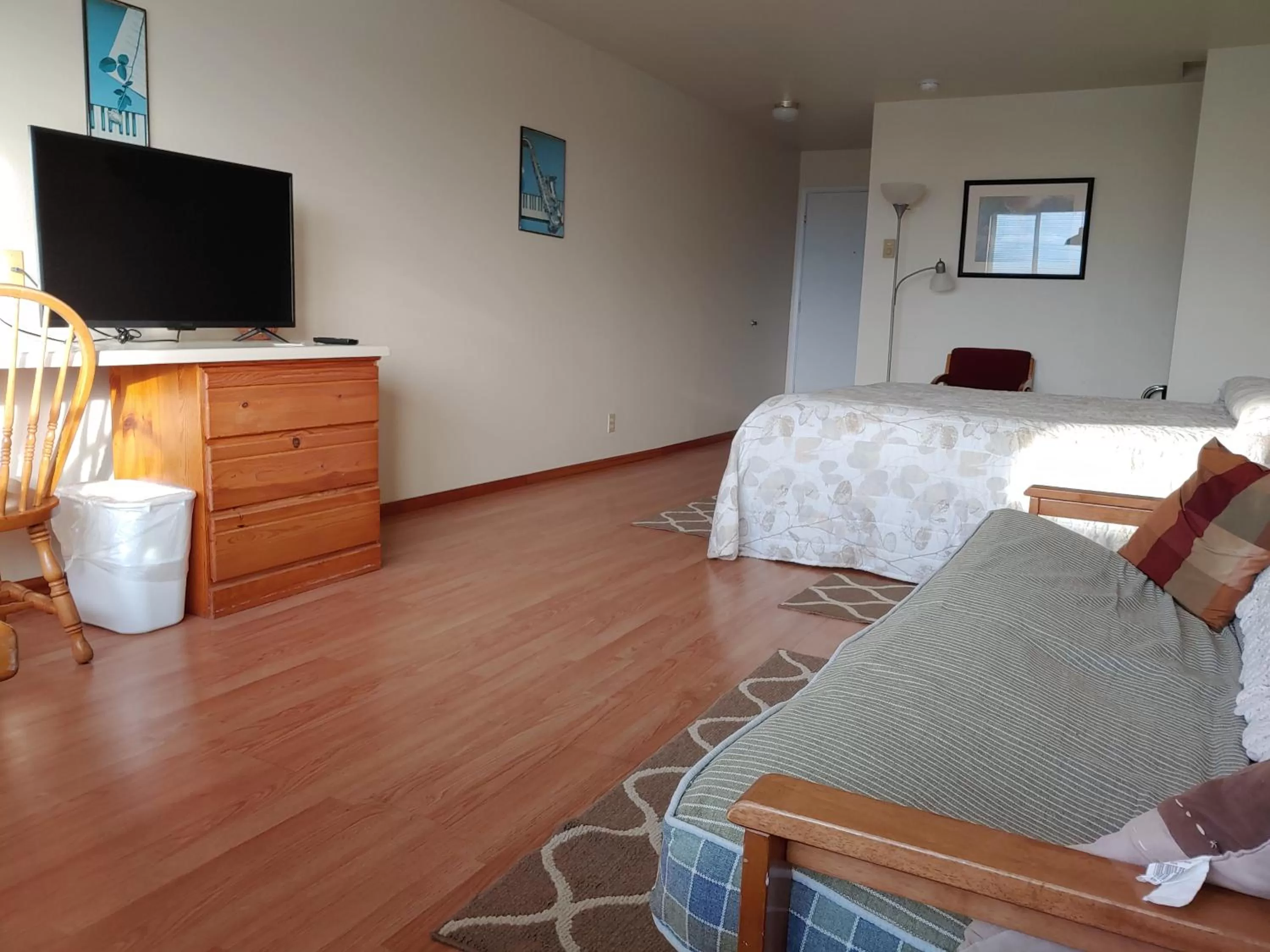 Bed in The Dublin House Motel