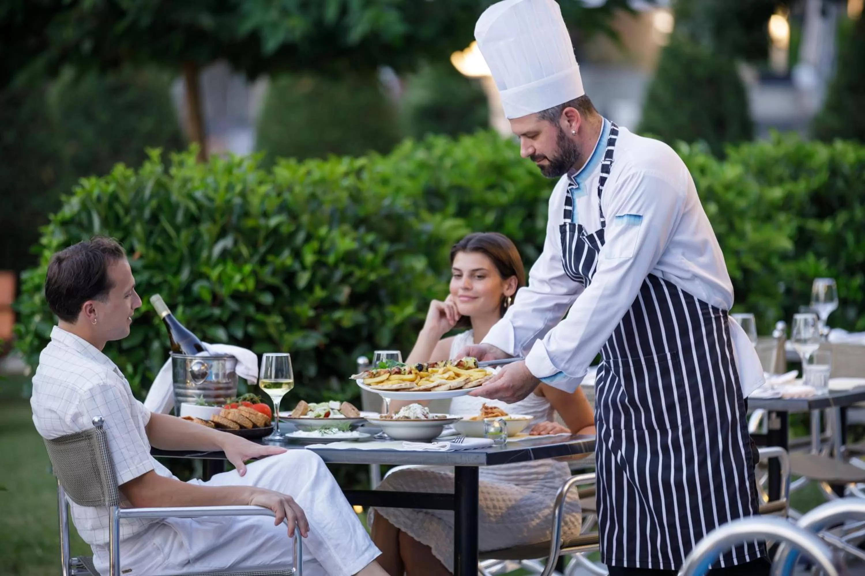 Restaurant/places to eat in Hotel Yakinthos