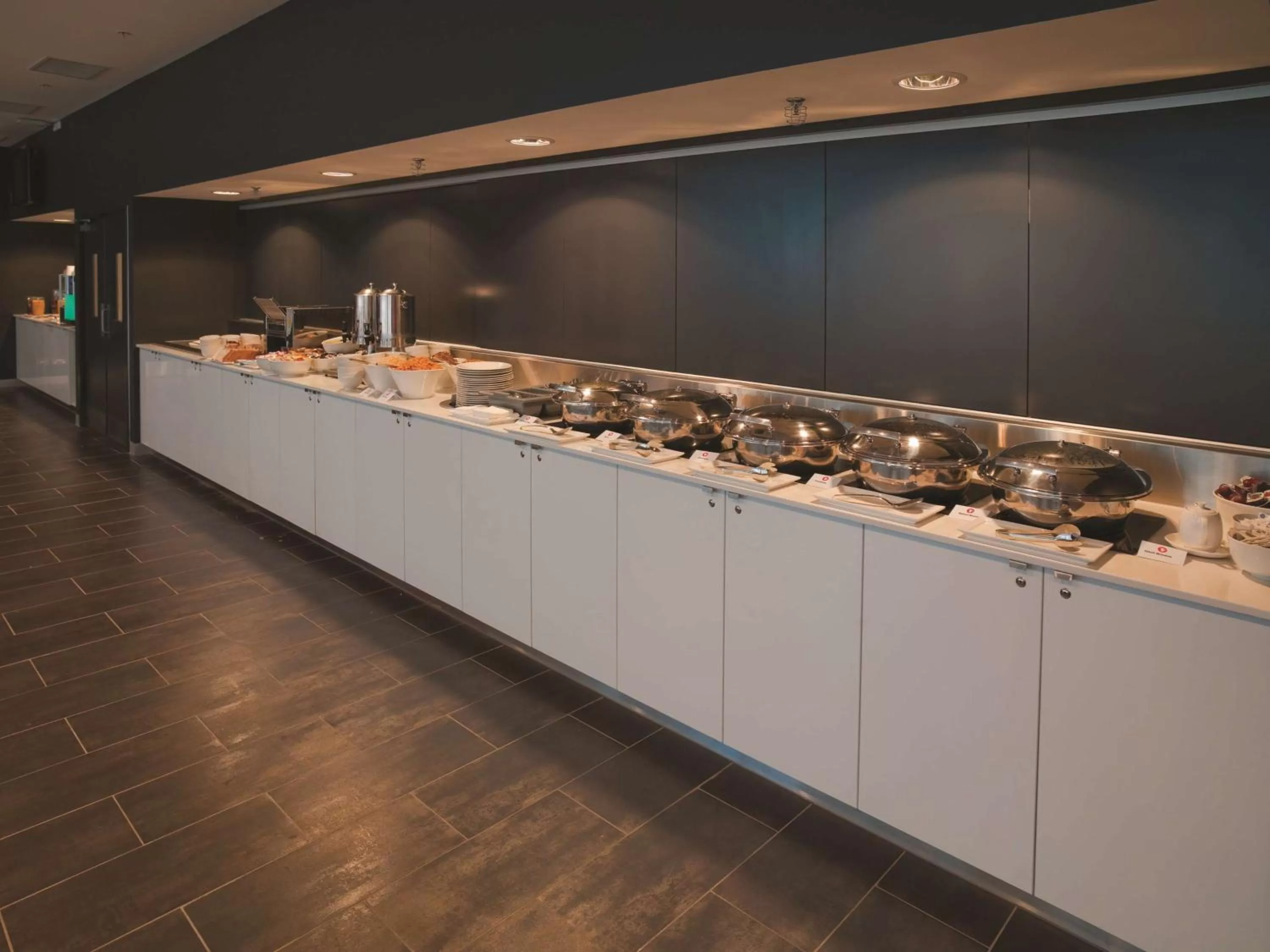 Restaurant/places to eat in Travelodge Hotel Melbourne Docklands