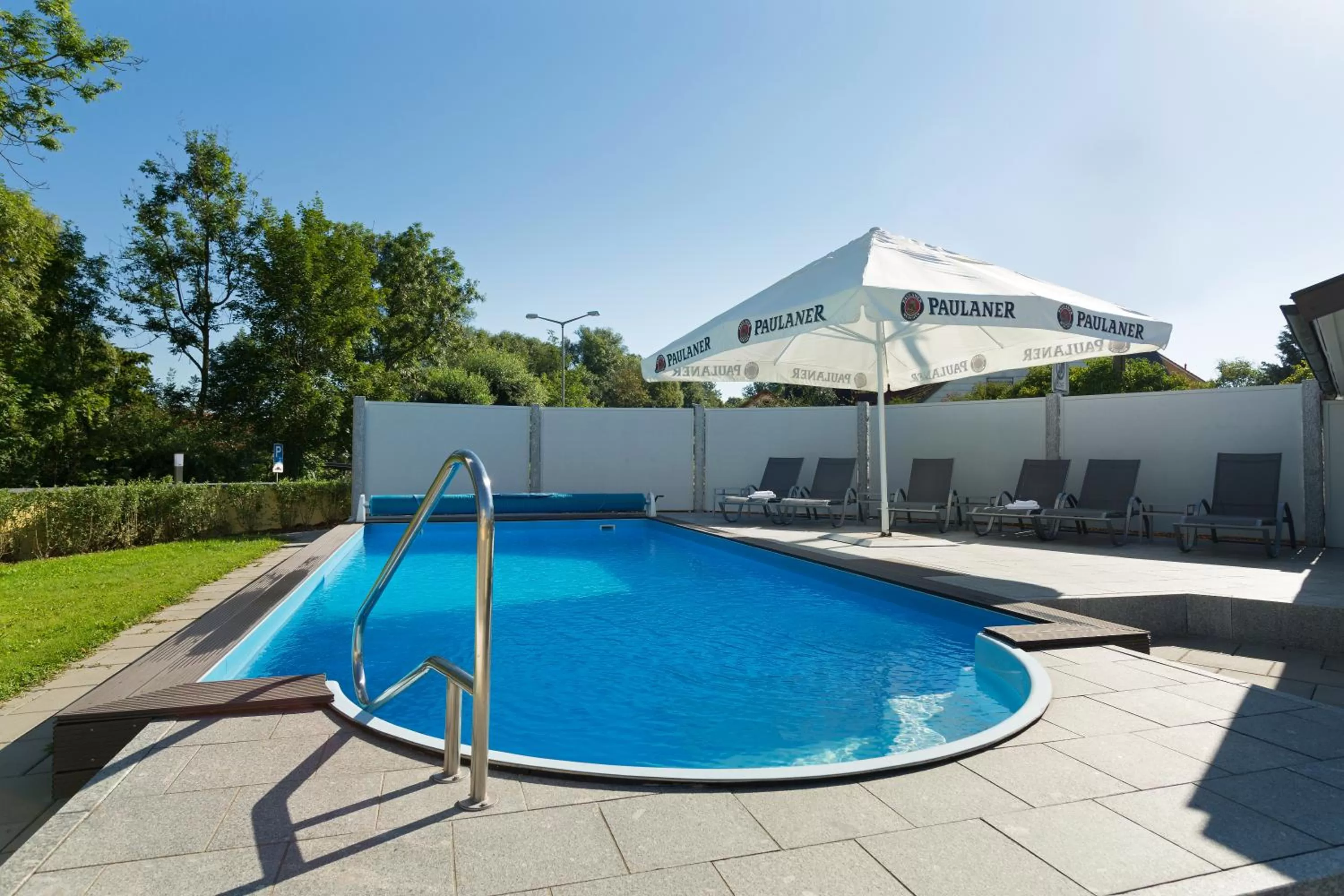 Swimming pool in Landhotel-Restaurant Huberhof Allershausen