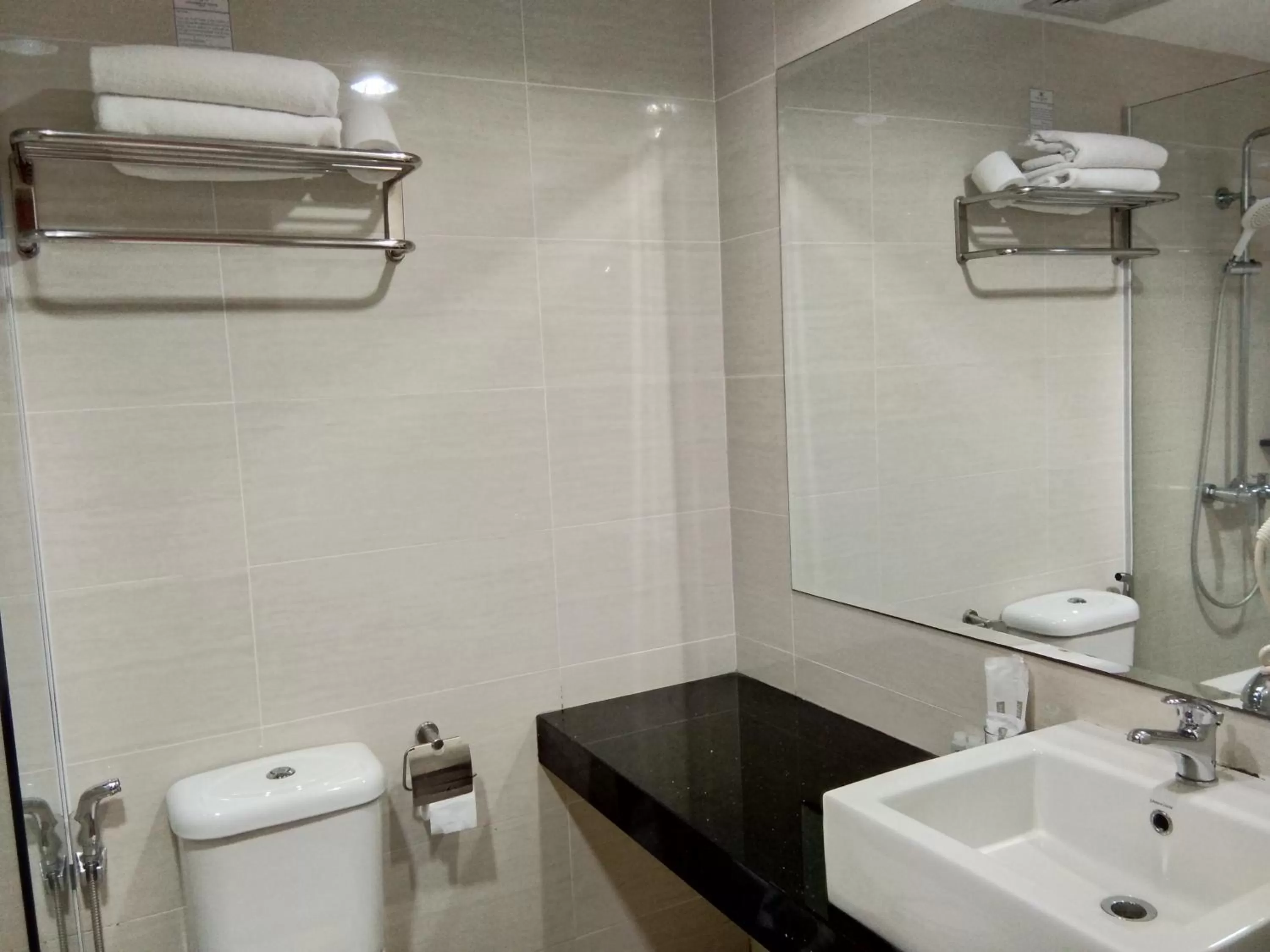 Toilet in Kinabalu Daya Hotel