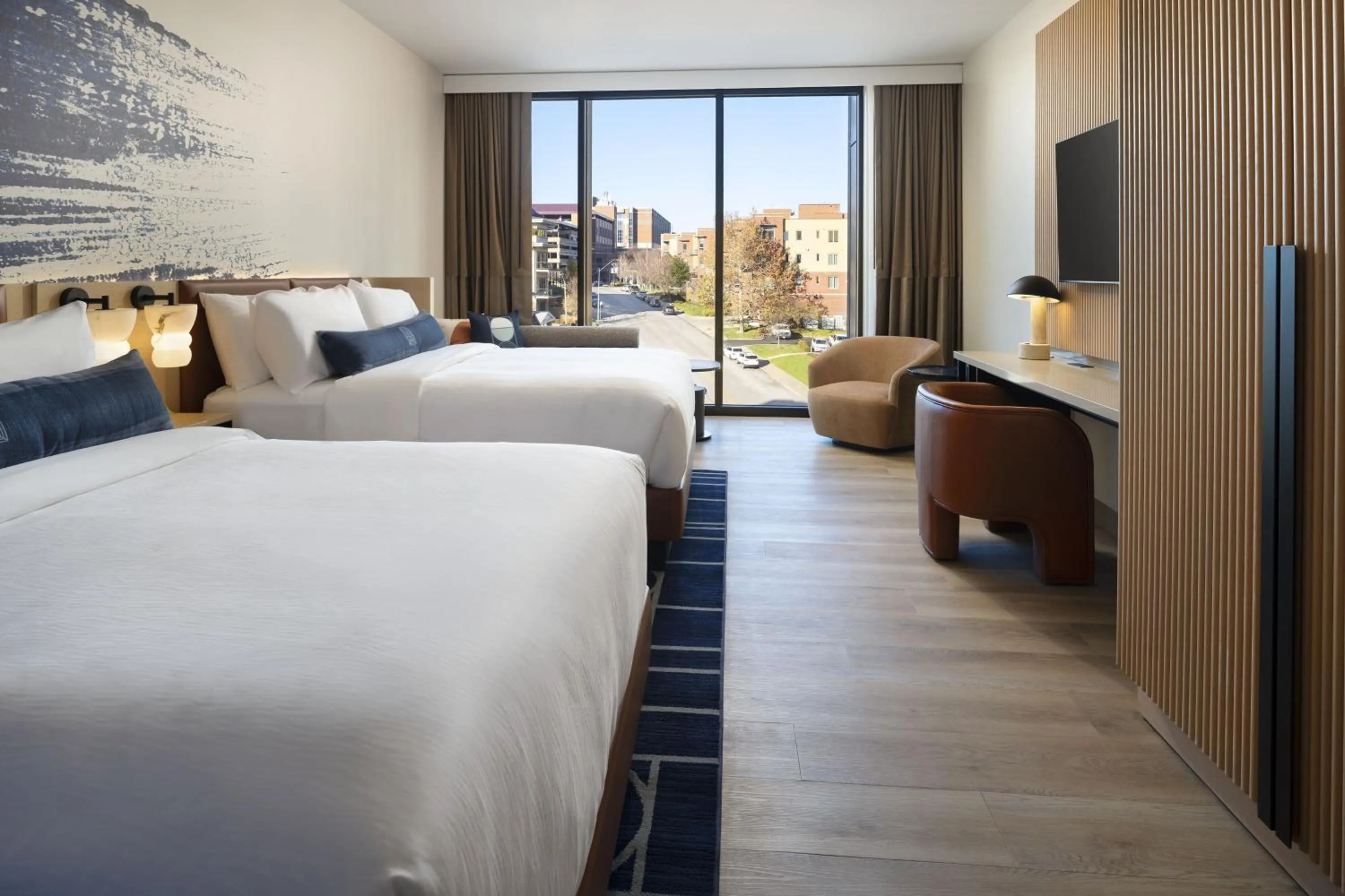 Photo of the whole room, Bed in Cascade Hotel, Kansas City, a Tribute Portfolio Hotel