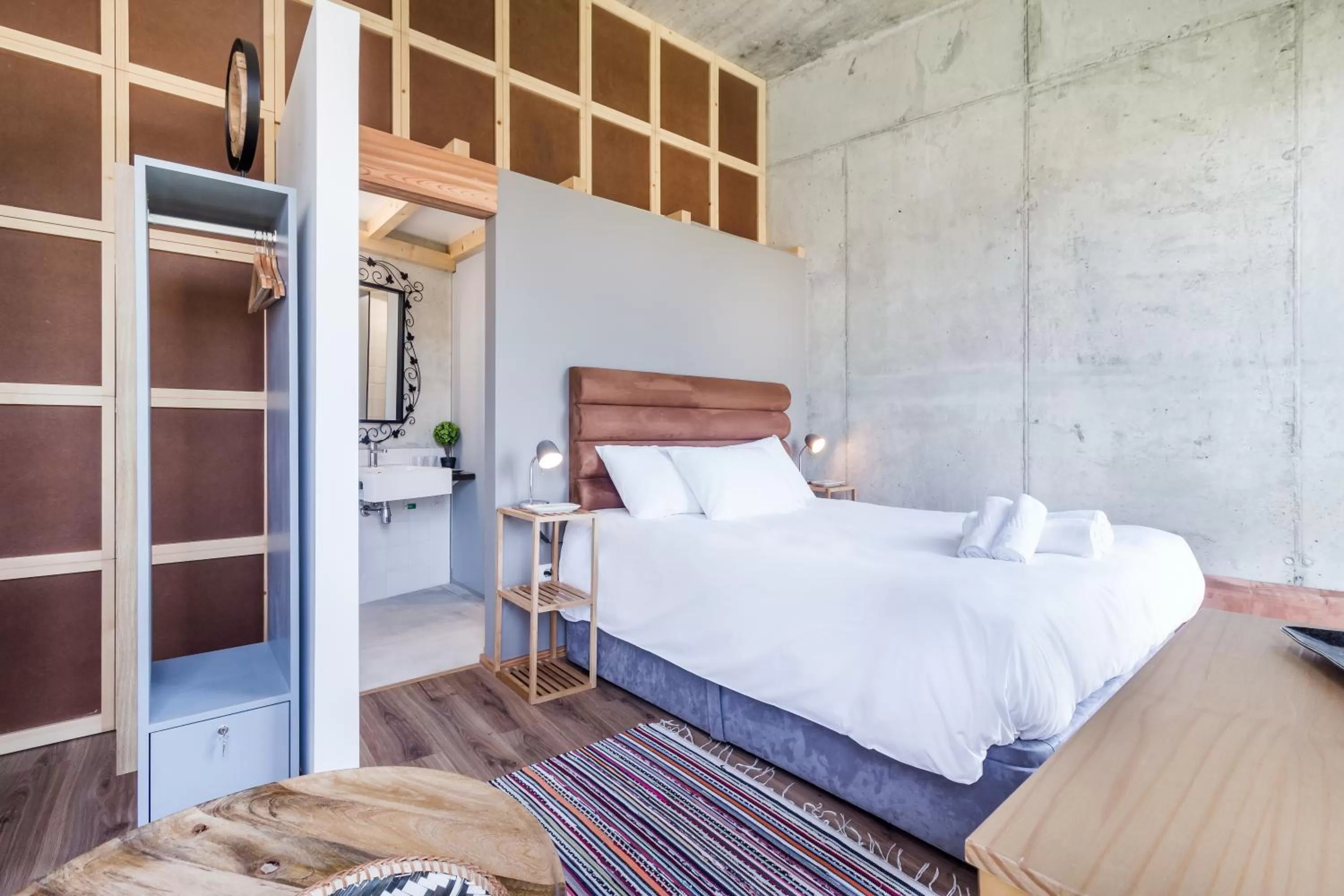 View (from property/room), Bed in Bridge It - Suites & Views