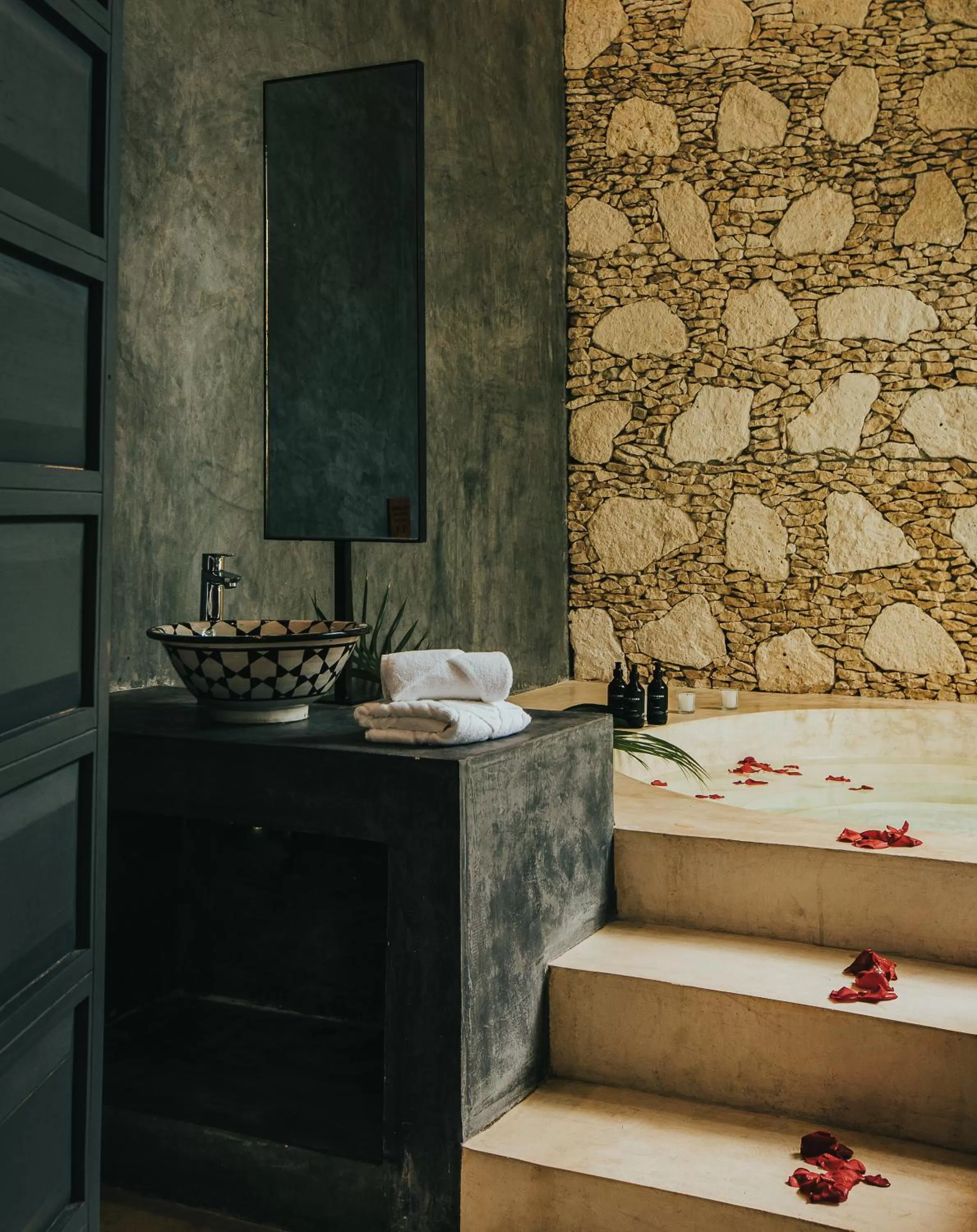 towels, Bathroom in Ambre & Epices Jungle Hotel & Spa