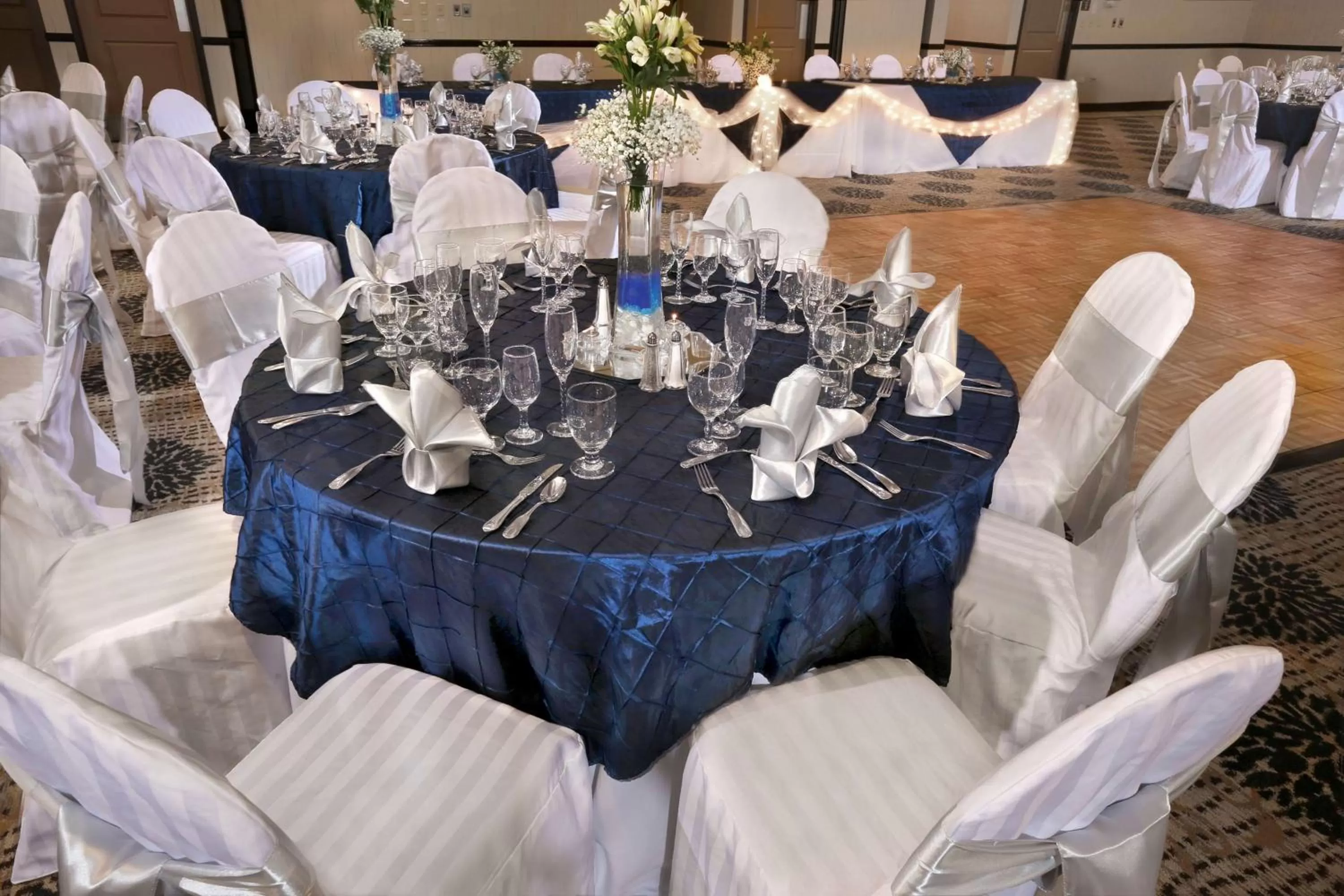 Dining area in DoubleTree by Hilton Hotel Denver - Thornton