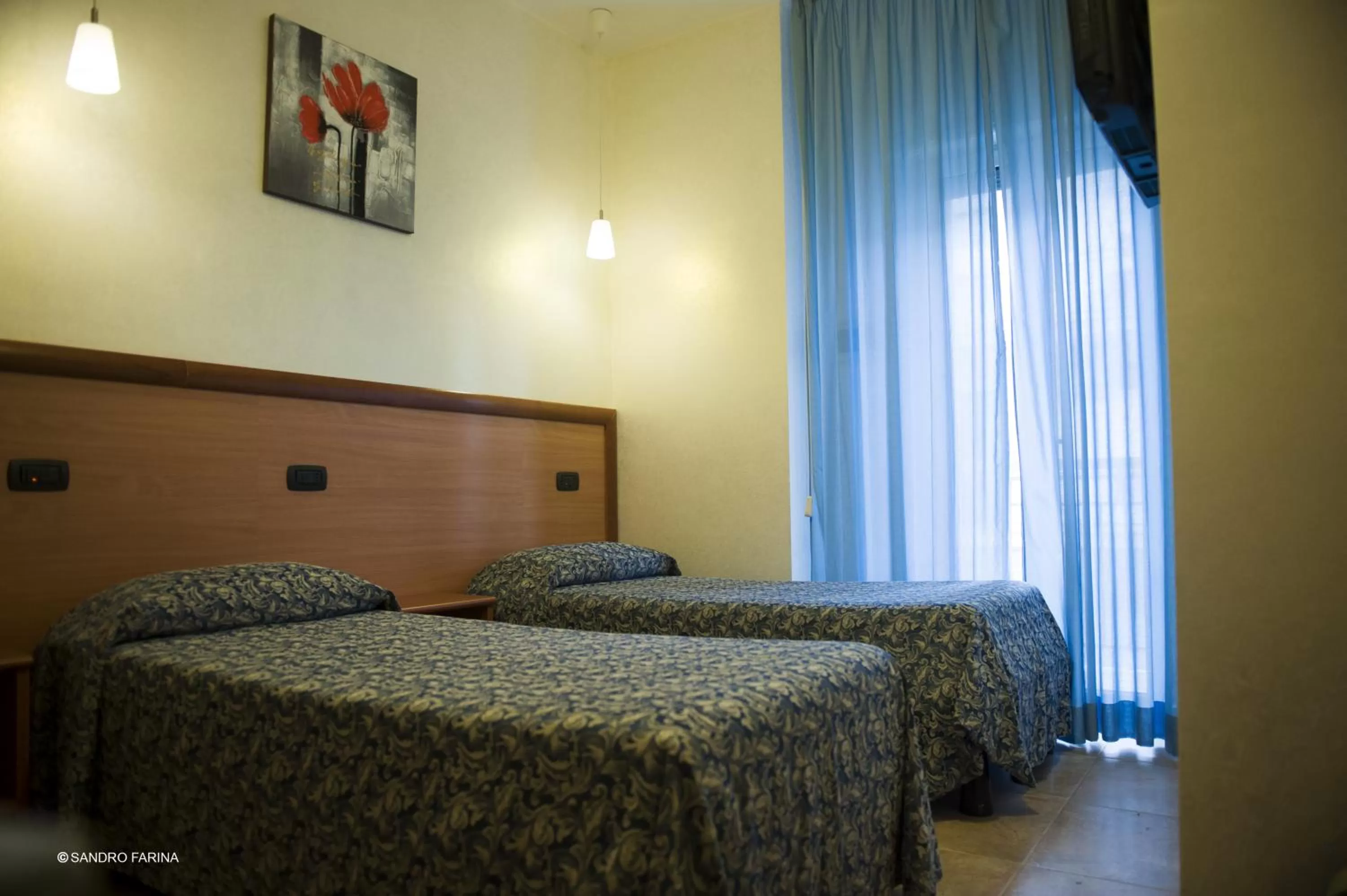 Photo of the whole room, Bed in Accord Le Rose