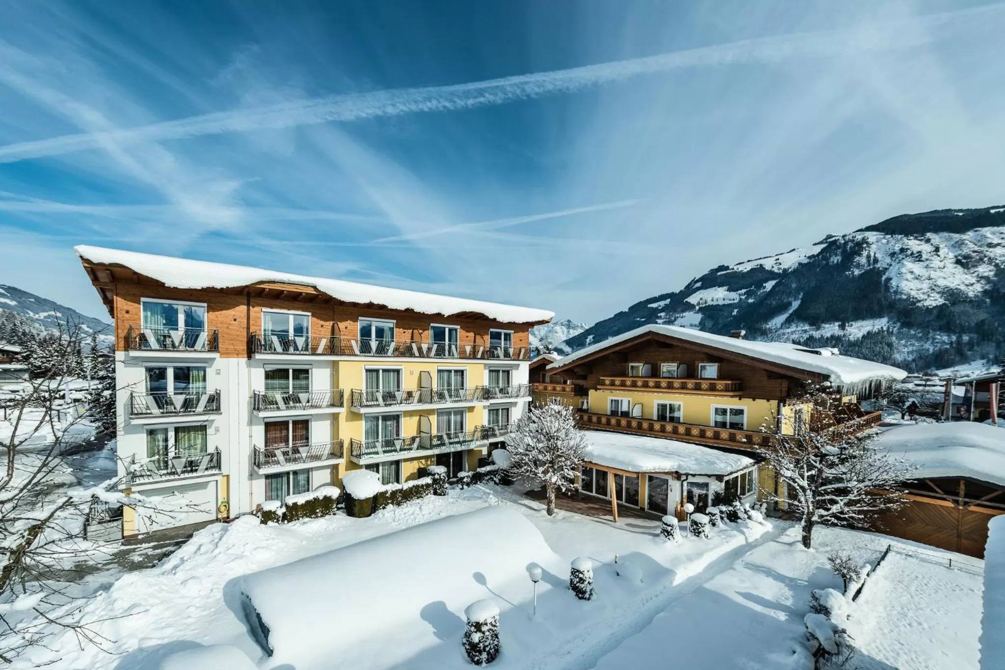 Property building in Hotel Victoria