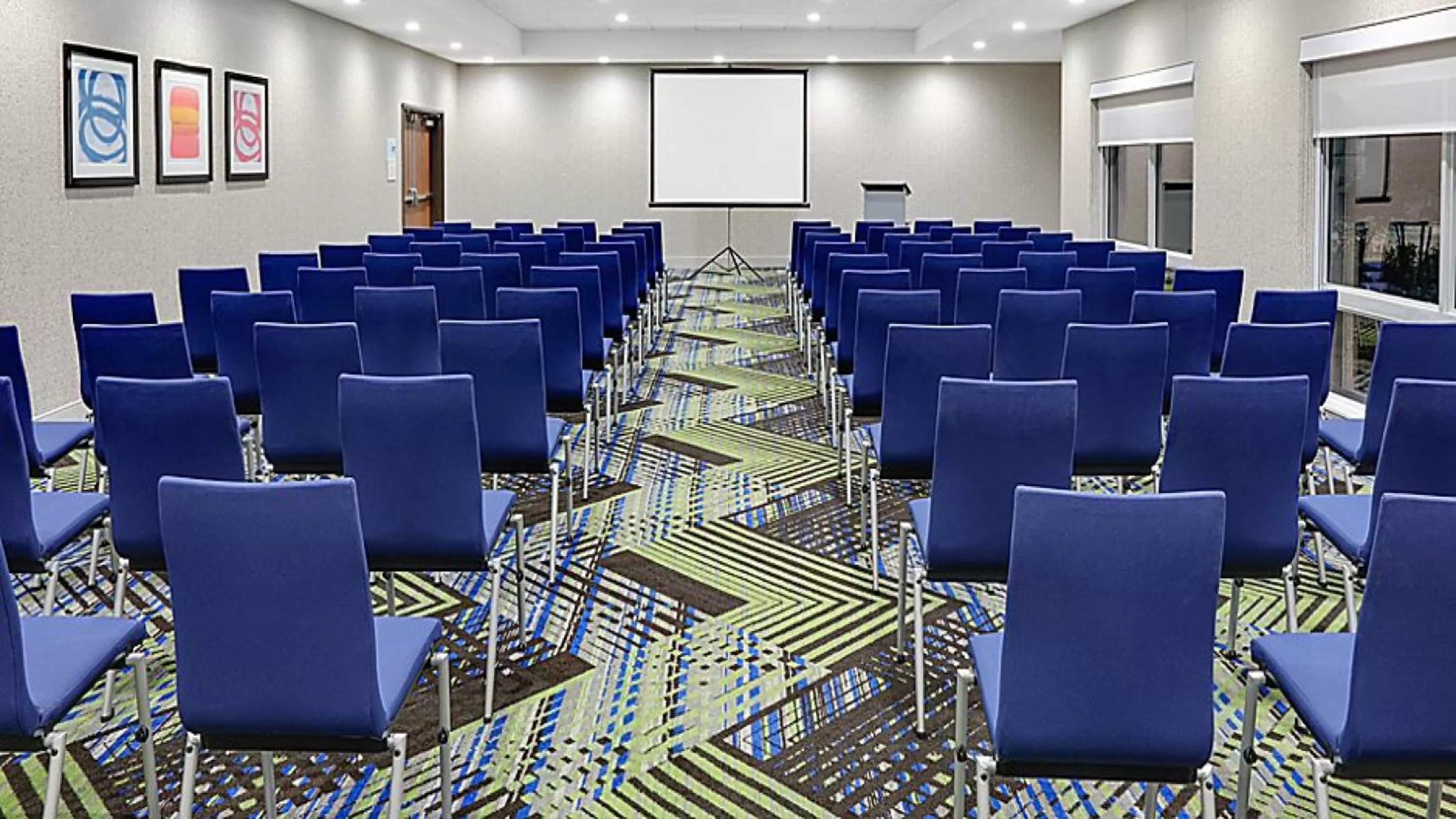 Meeting/conference room in Holiday Inn Express Hotel & Suites Mount Pleasant by IHG