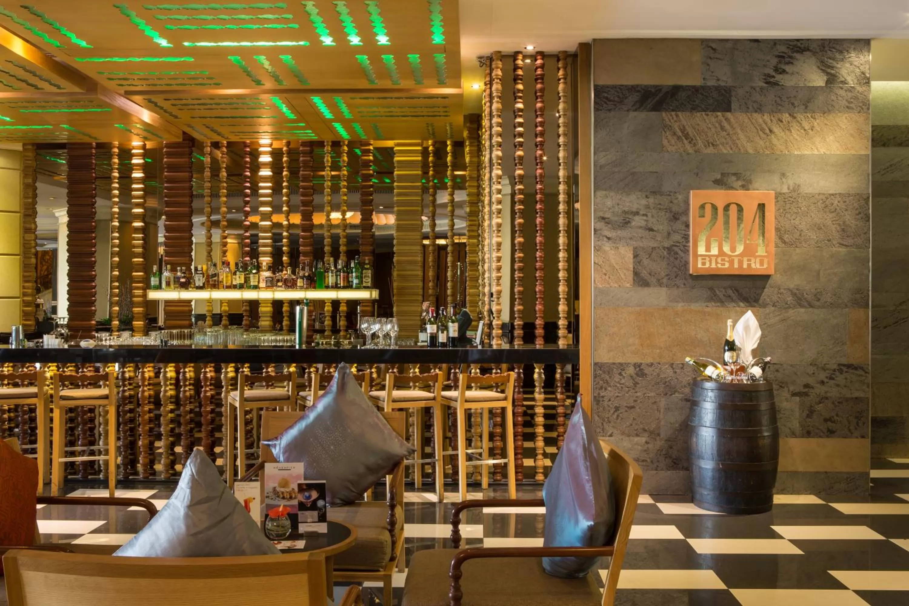 Restaurant/places to eat in Swissotel Bangkok Ratchada