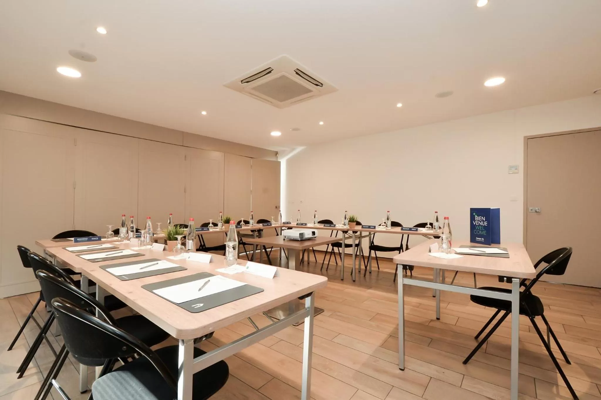 Meeting/conference room in Campanile Reims Ouest - Tinqueux