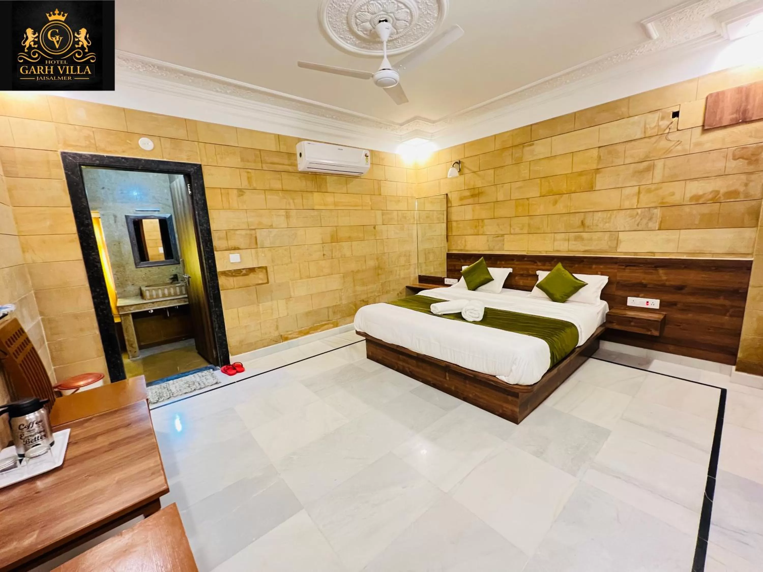 Property building, Bed in Hotel Garh Vila