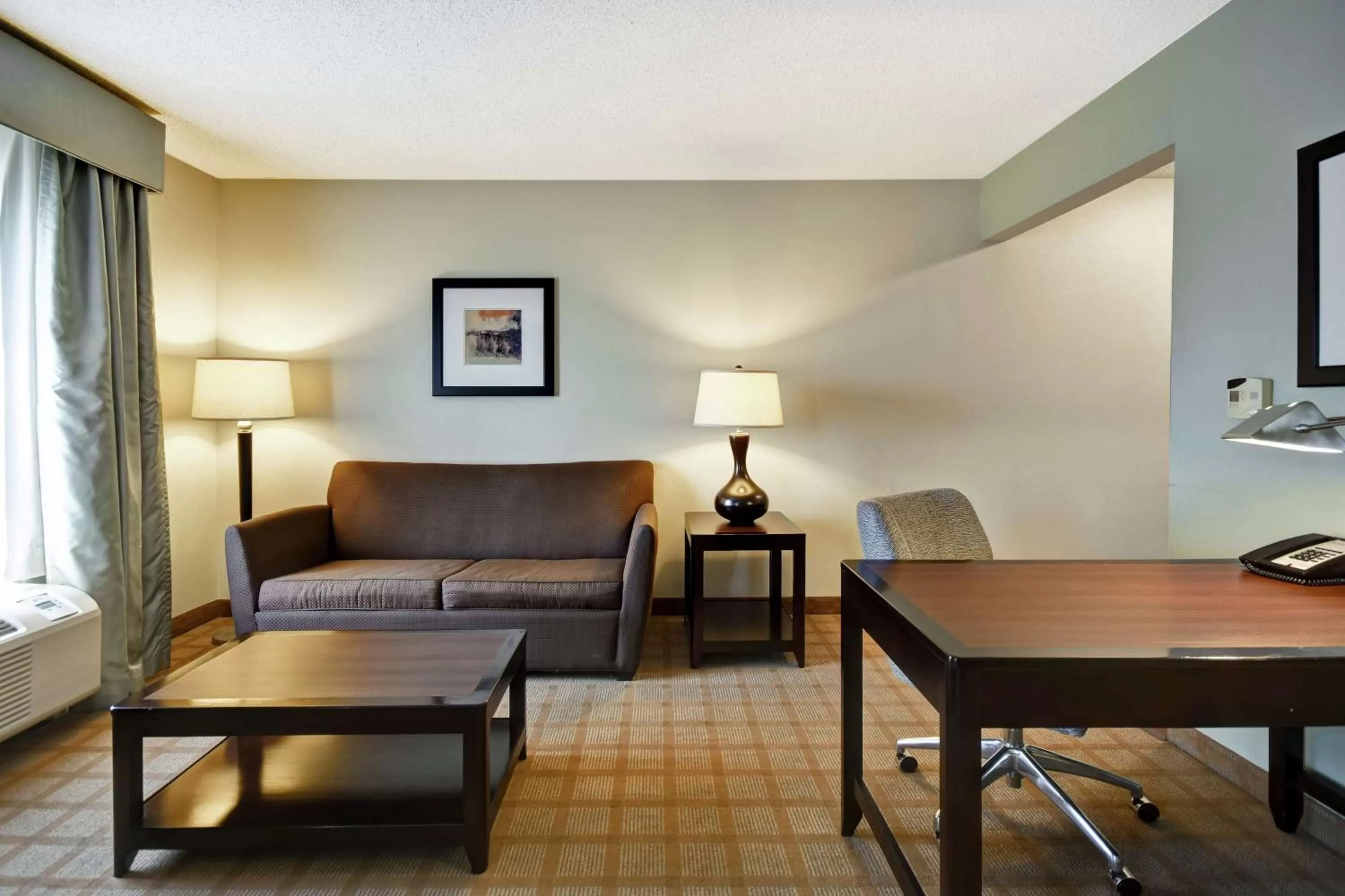 Bedroom, Bed in Hampton Inn & Suites Detroit-Canton