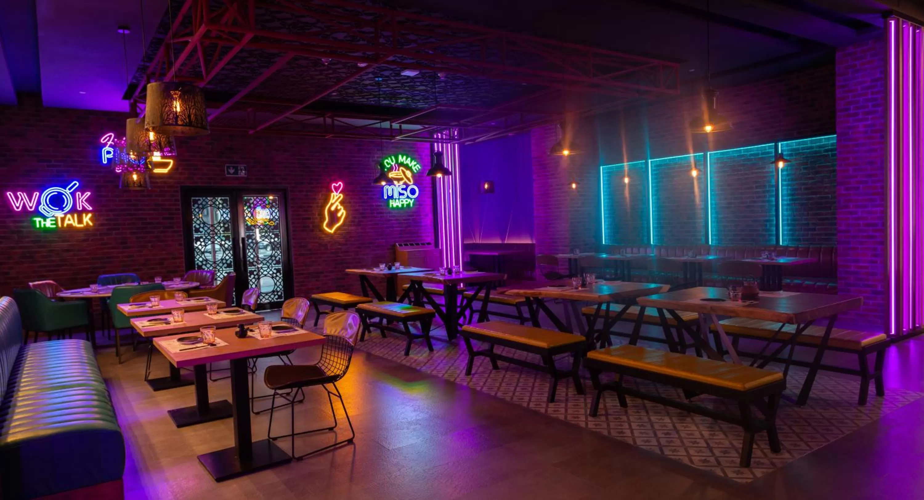 Restaurant/places to eat in Edge Creekside Hotel