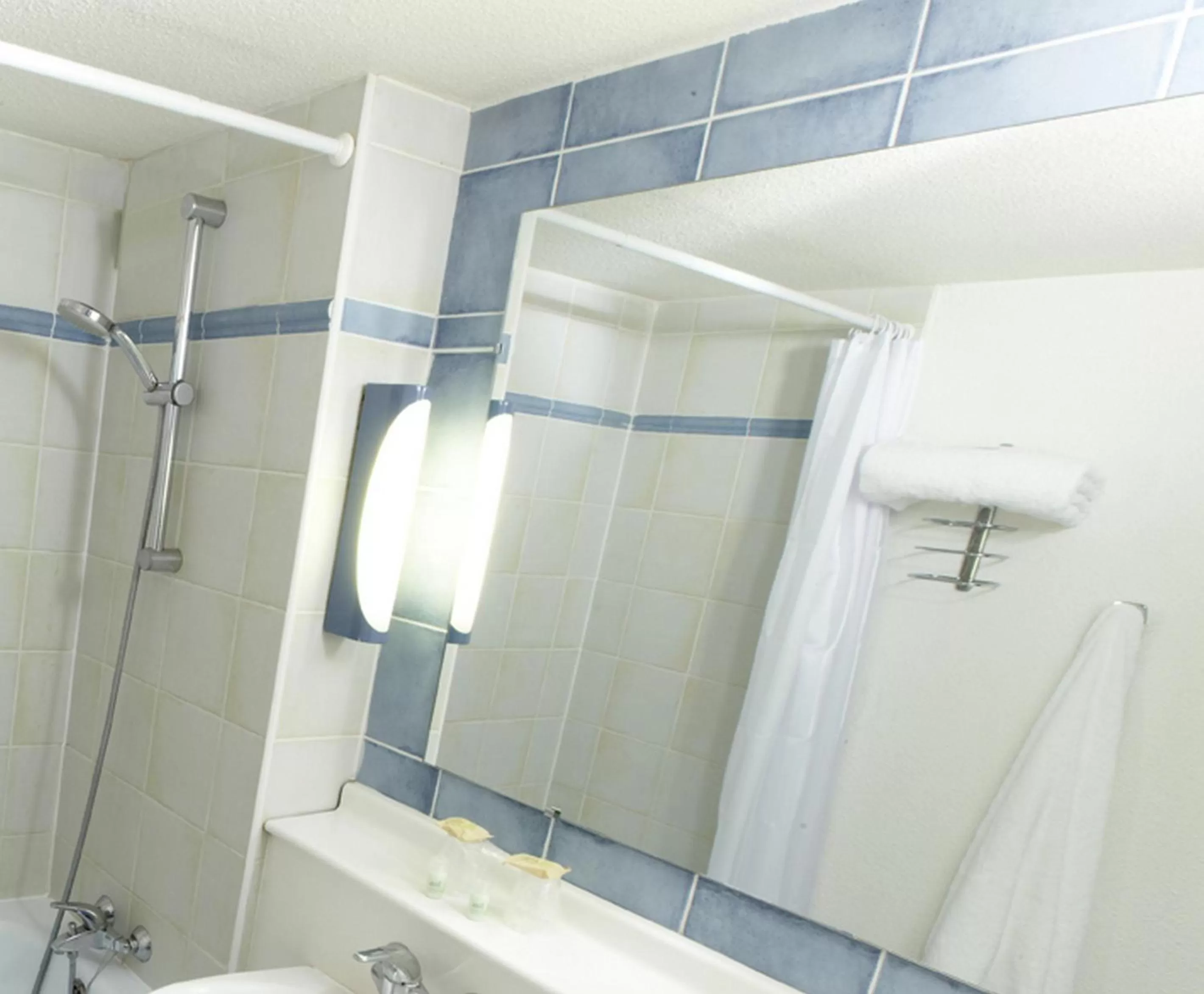 Bathroom in Campanile Hotel & Restaurant Vlaardingen