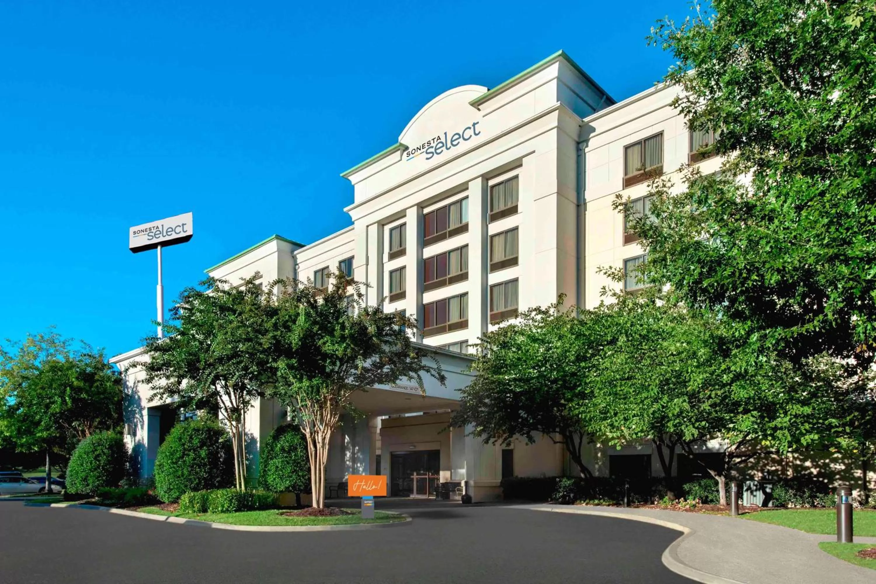 Property building in Sonesta Select Nashville Airport Suites