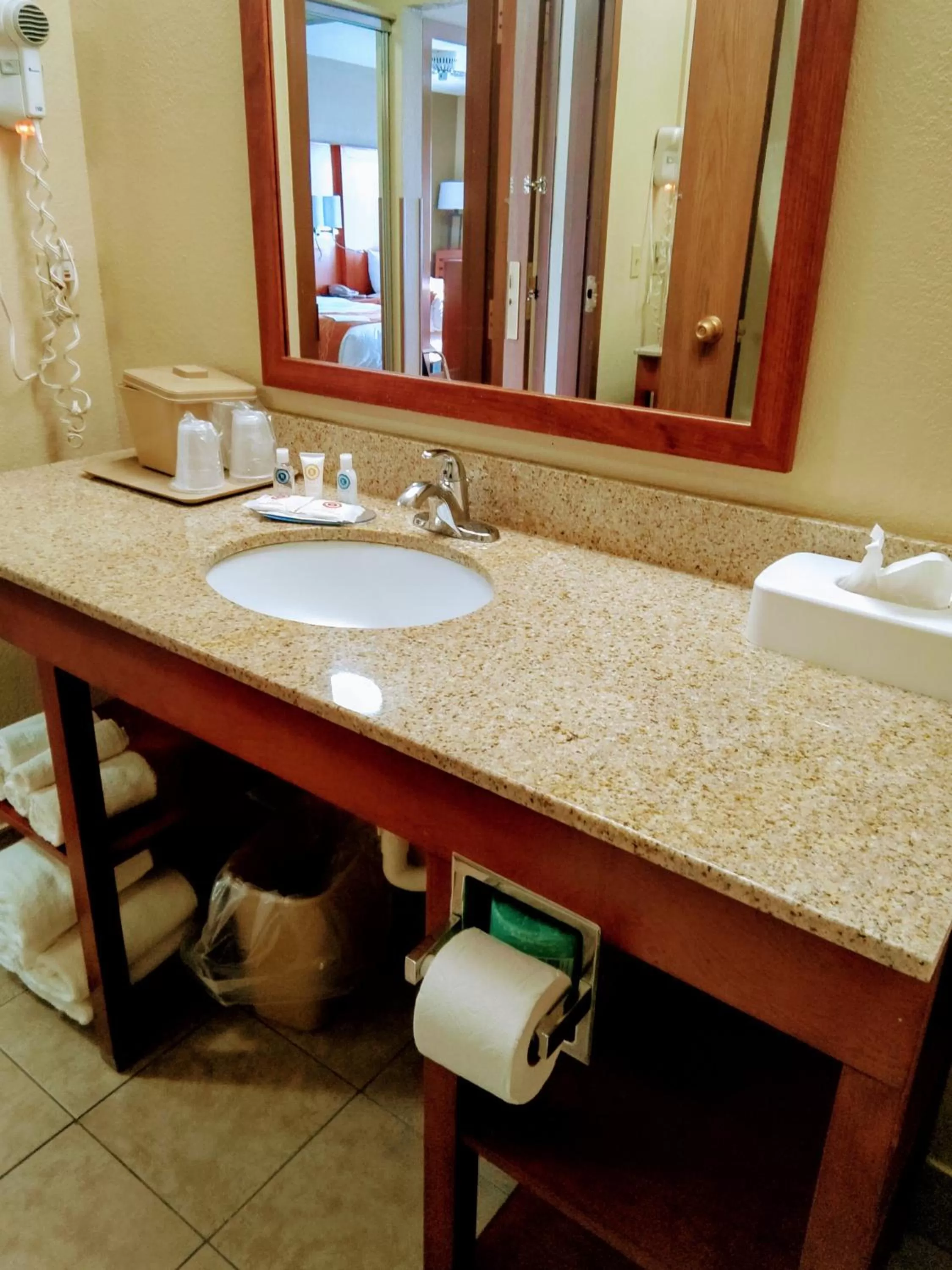 Bathroom in Comfort Inn Bellefontaine