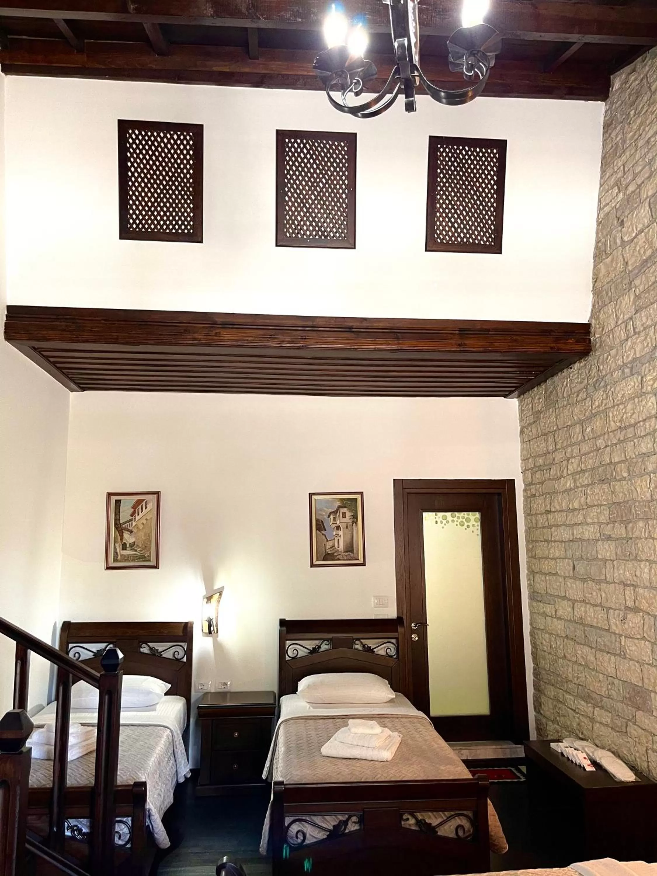 Bed in White House Berat