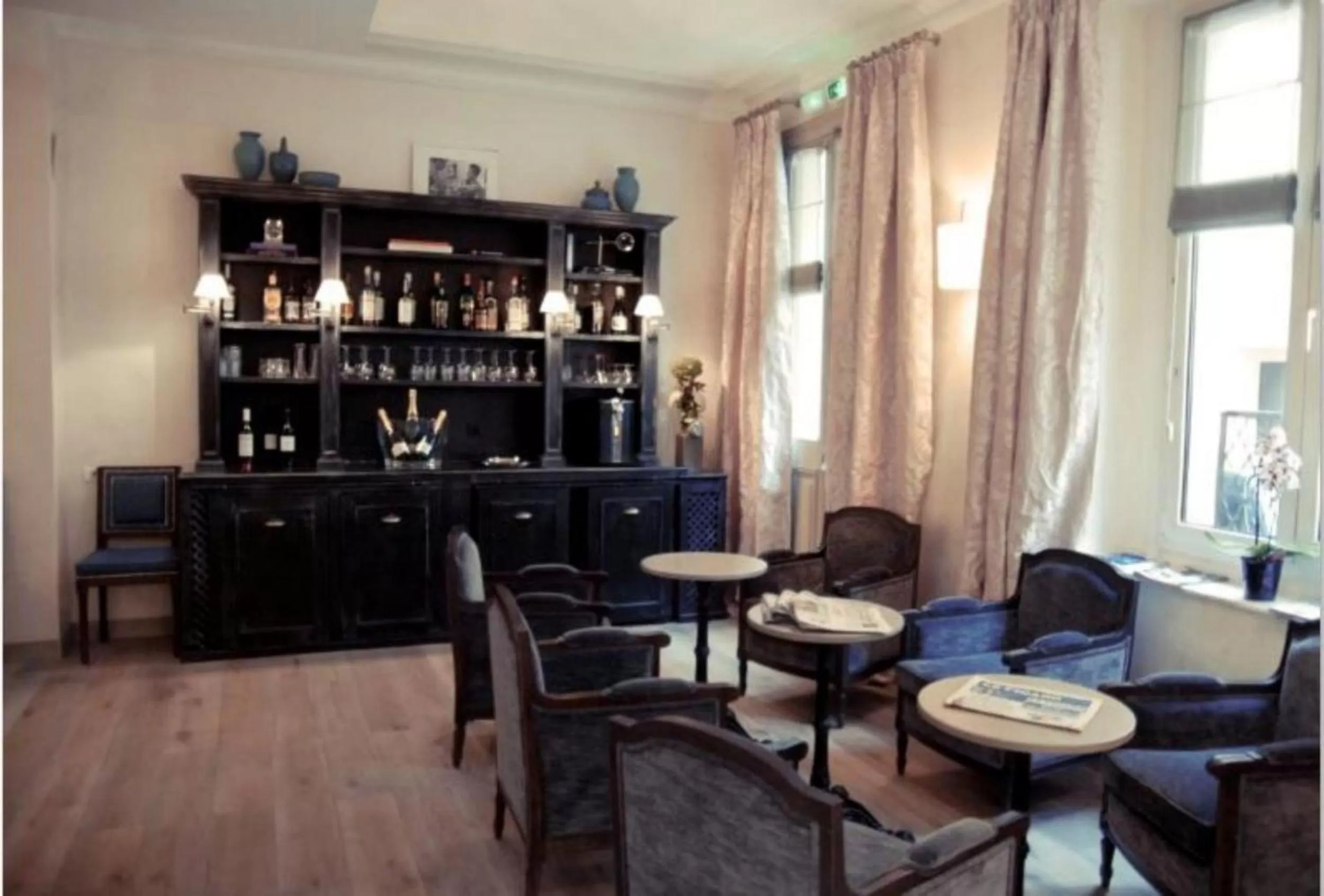 Communal lounge/ TV room in Magda Champs Elysées