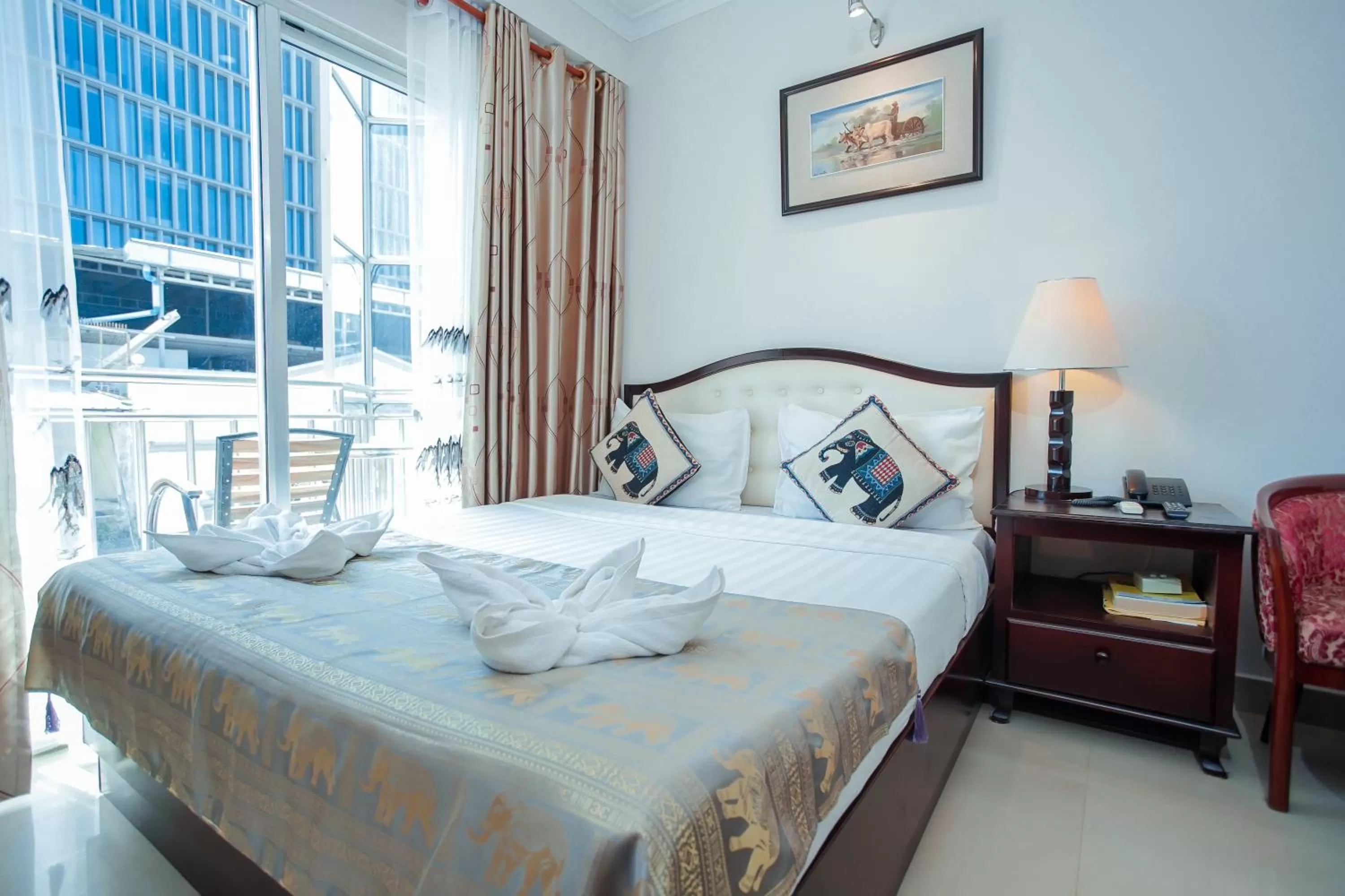 Bed in Silver Mounts Hotel