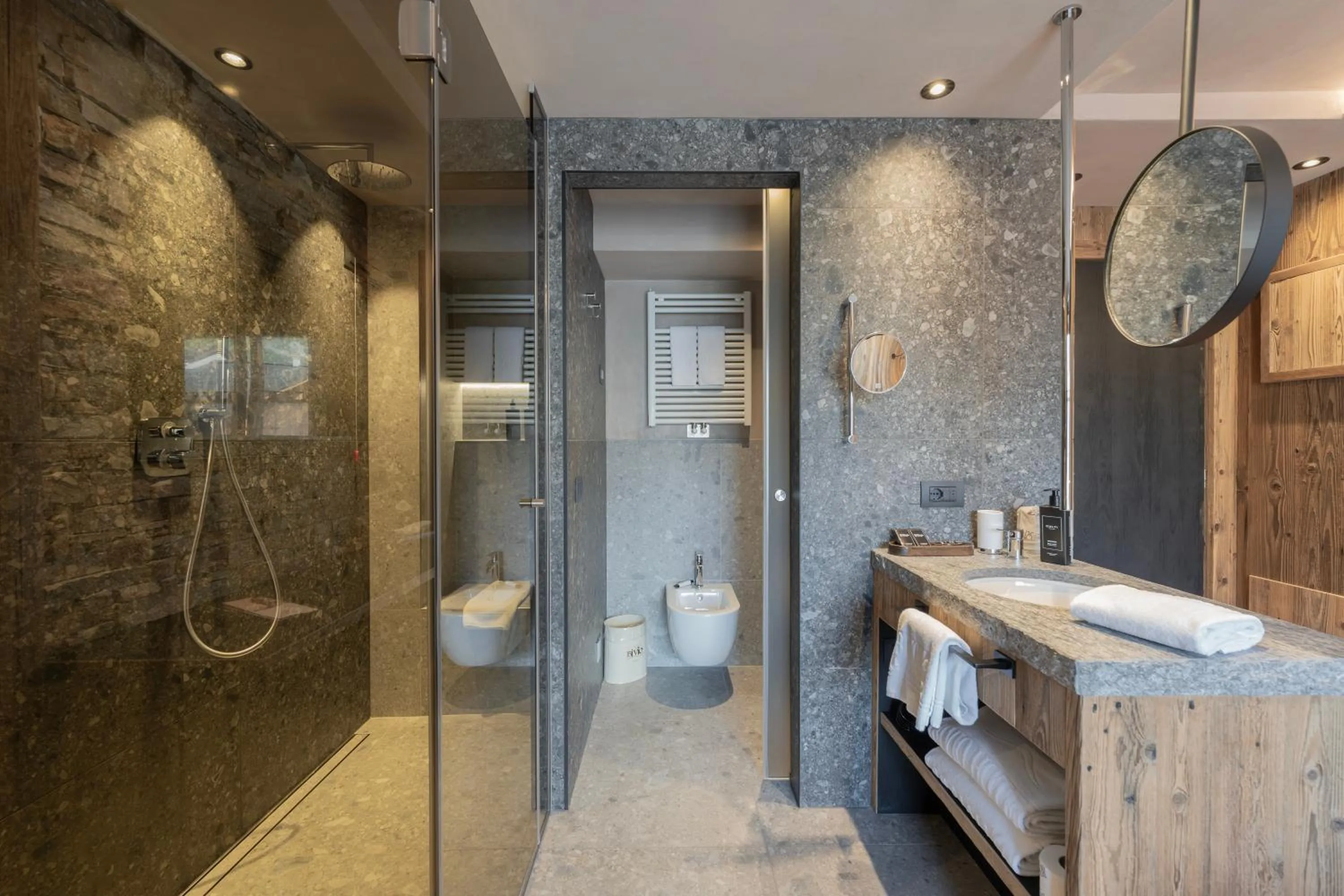 Shower in Bivio Hotel Plaza