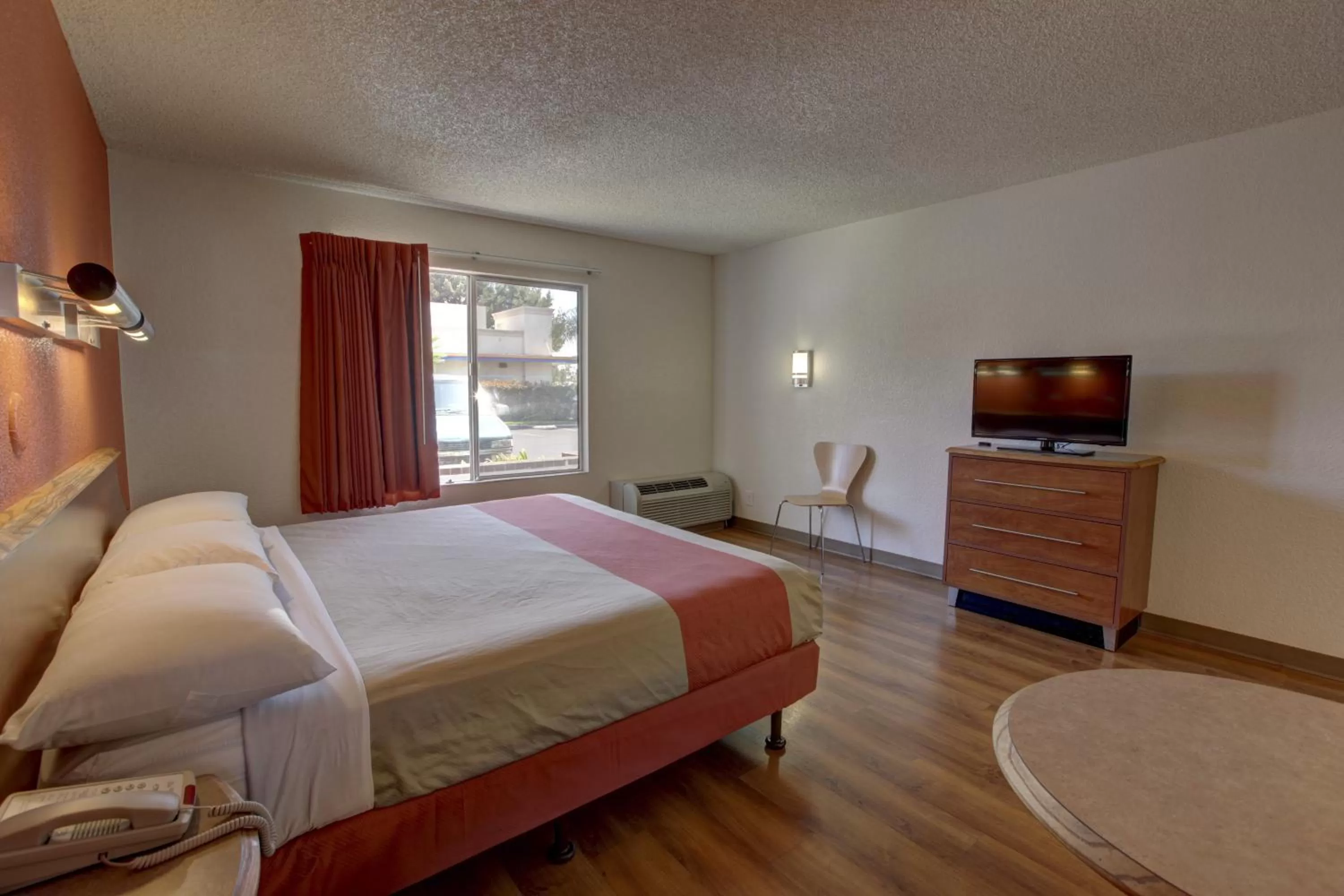 Bed in Motel 6-Santa Ana, CA - Irvine - Orange County Airport