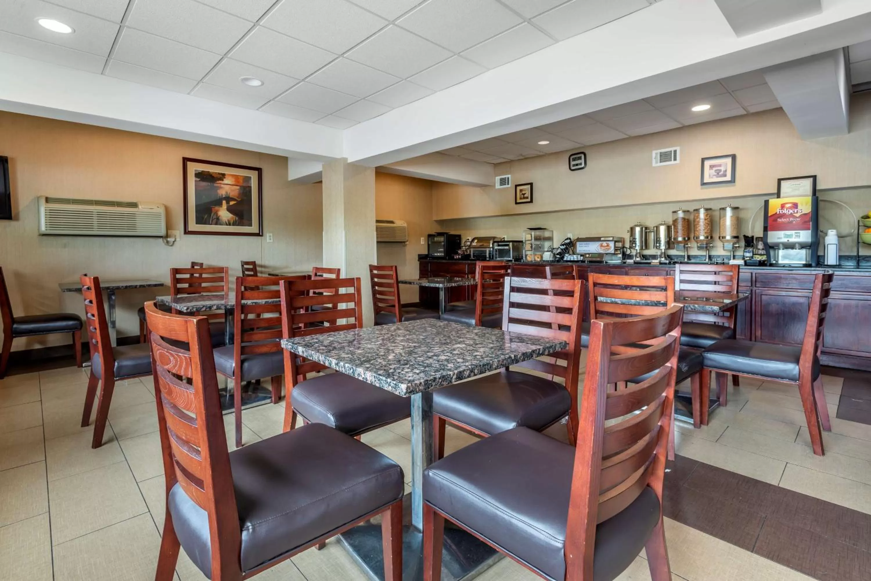 Breakfast in Best Western Fort Washington Inn