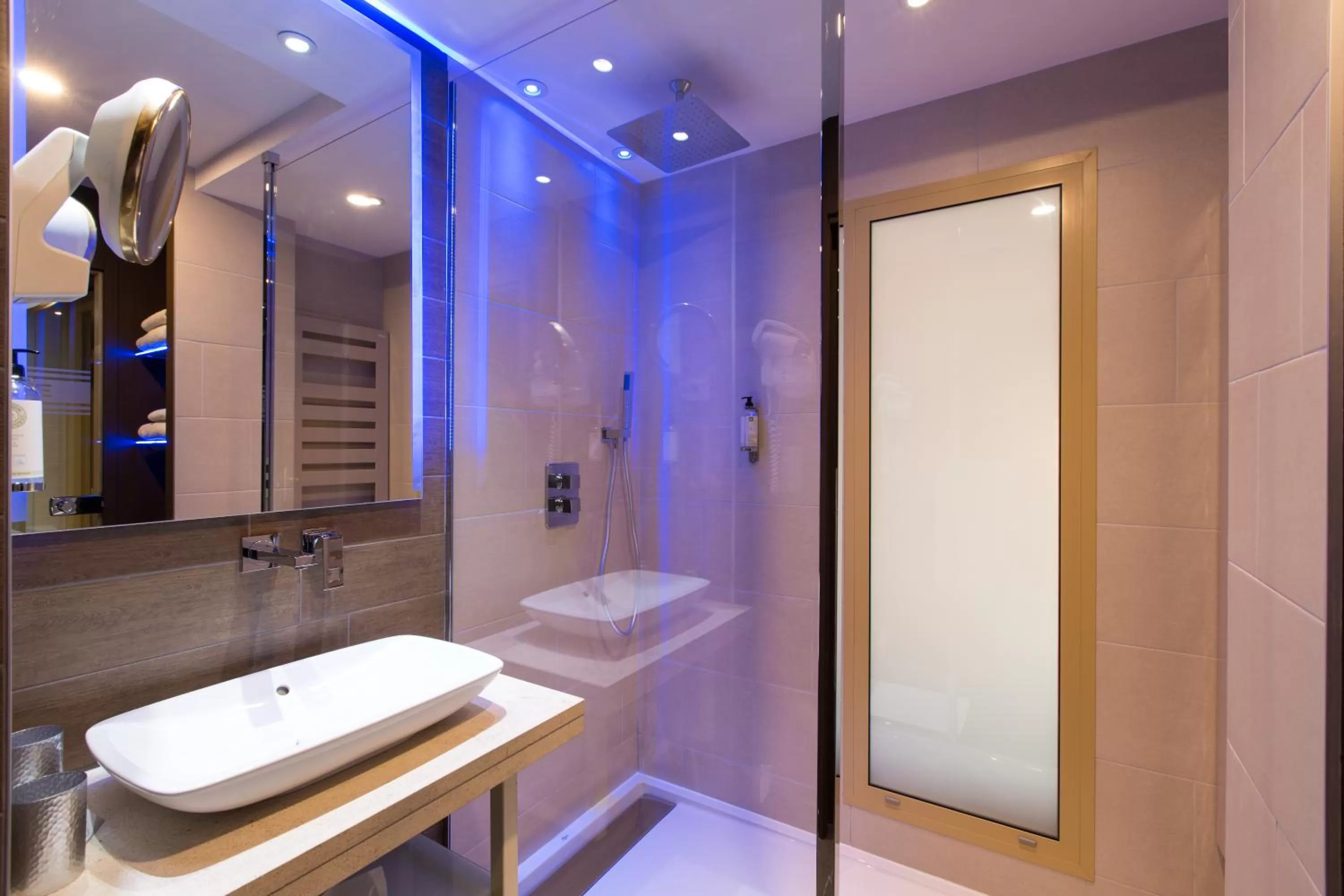 Bathroom in Best Western Plus La Fayette Hotel et SPA